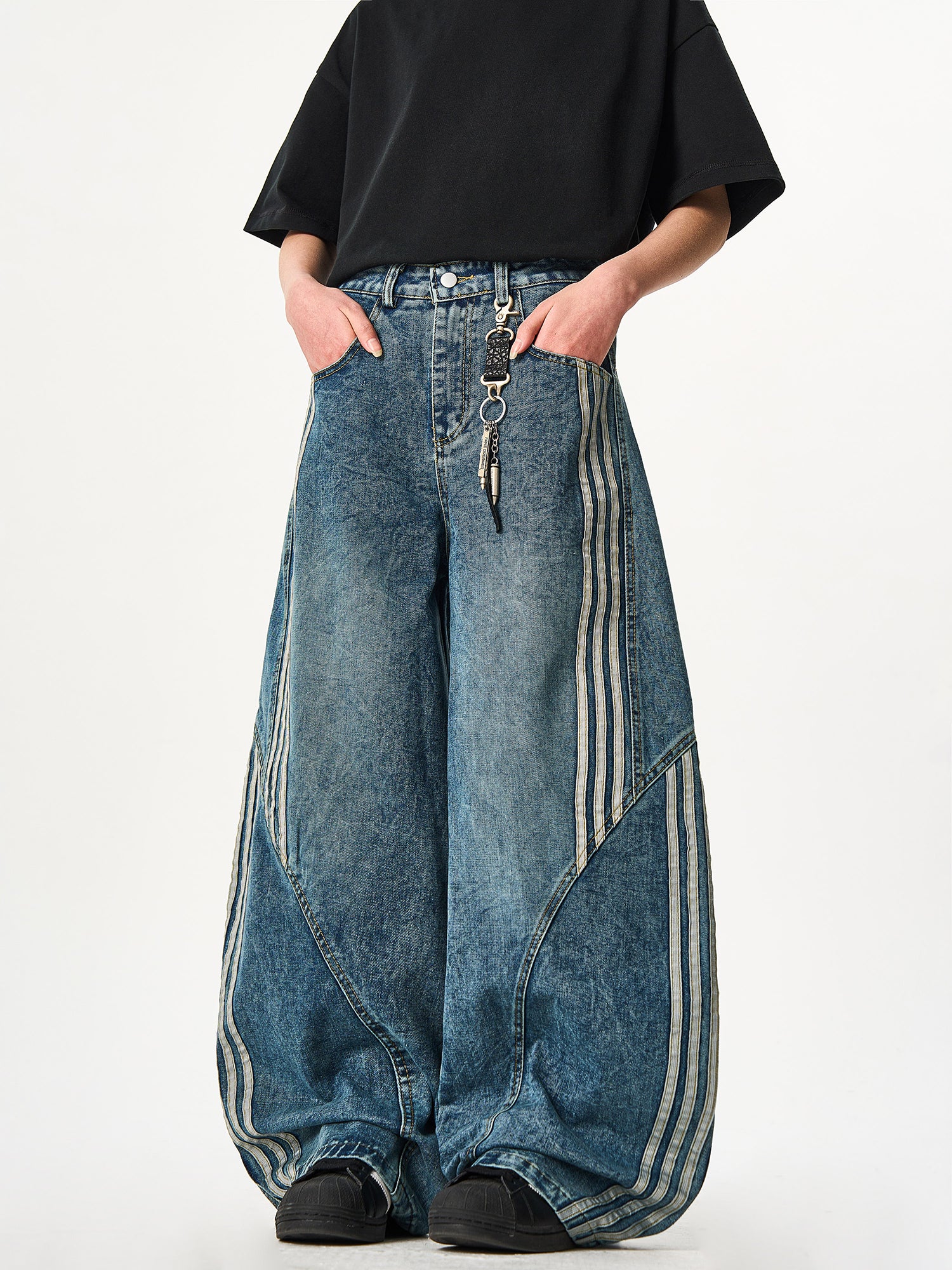 Men's Oversized Wide-Legged Jeans