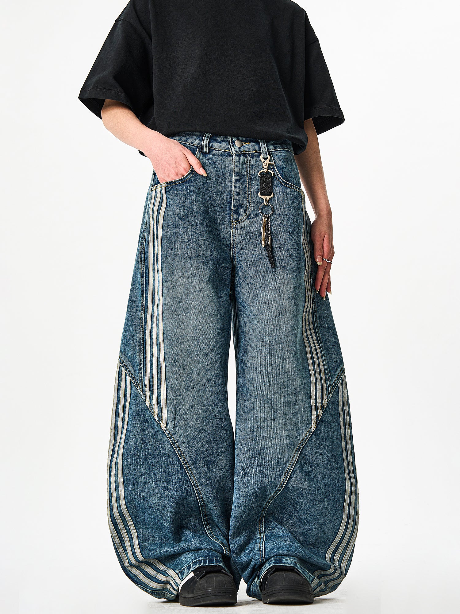 Men's Oversized Wide-Legged Jeans