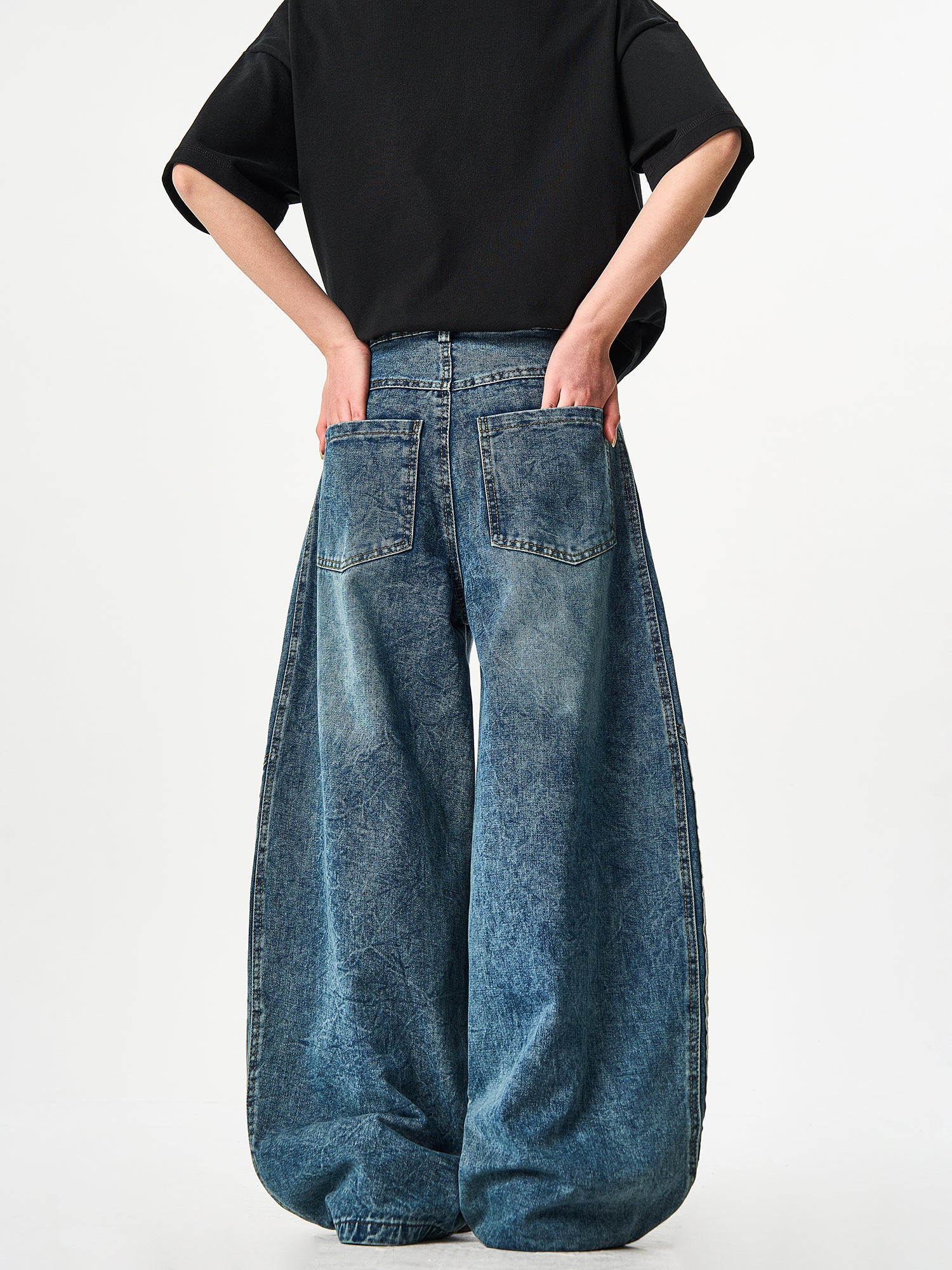 Men's Oversized Wide-Legged Jeans