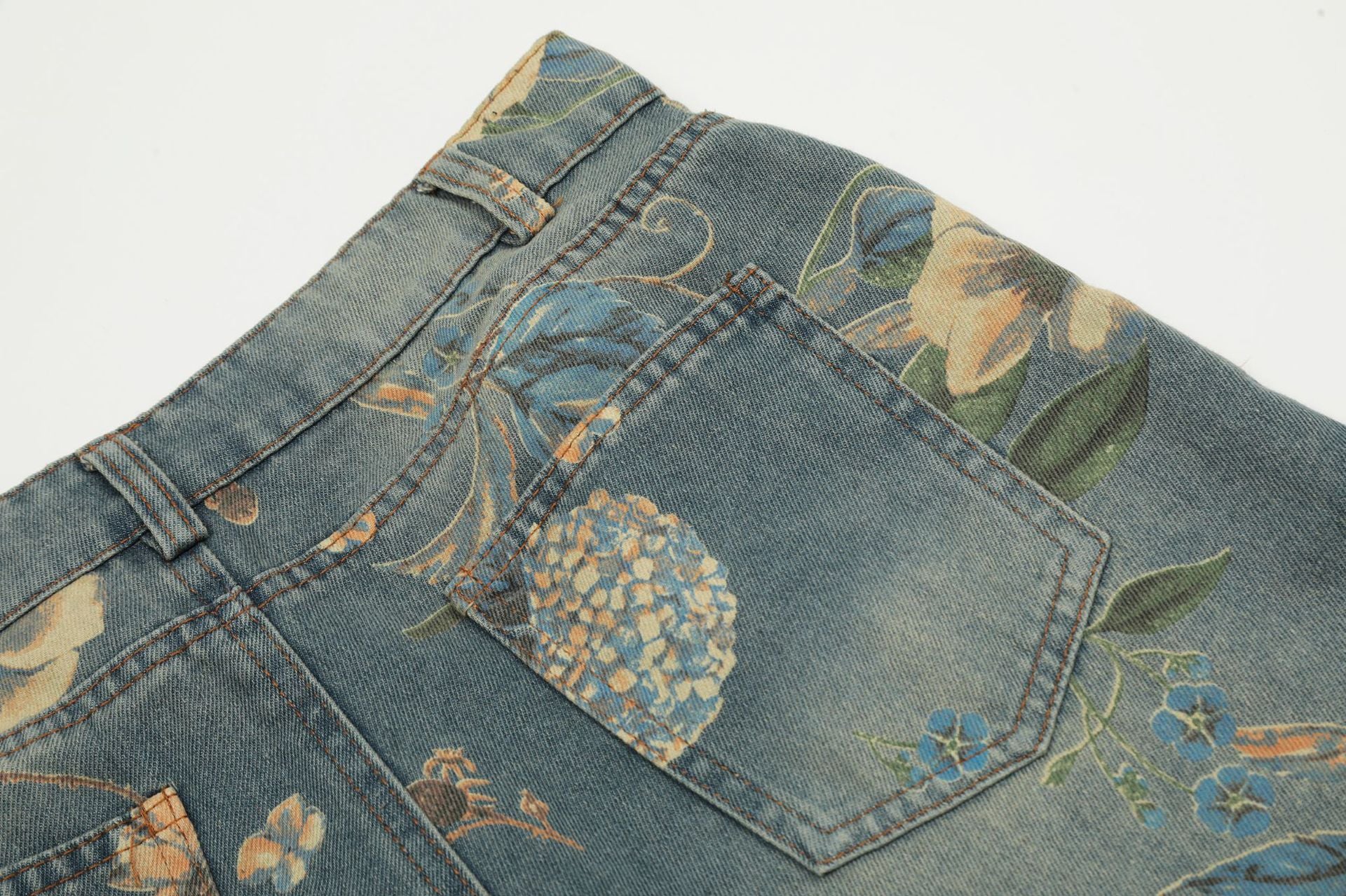 Bouton | Jean à boutons métalliques style streetwear américain