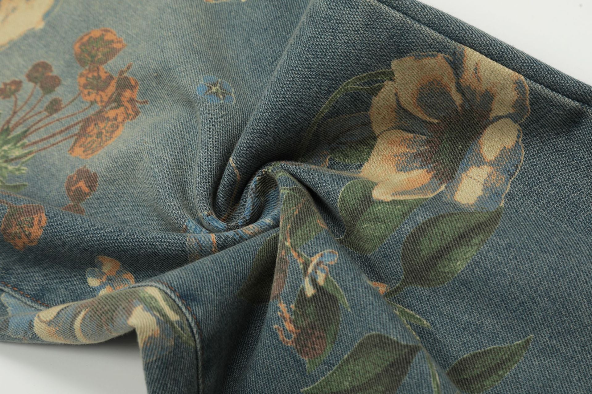 Bouton | Jean à boutons métalliques style streetwear américain