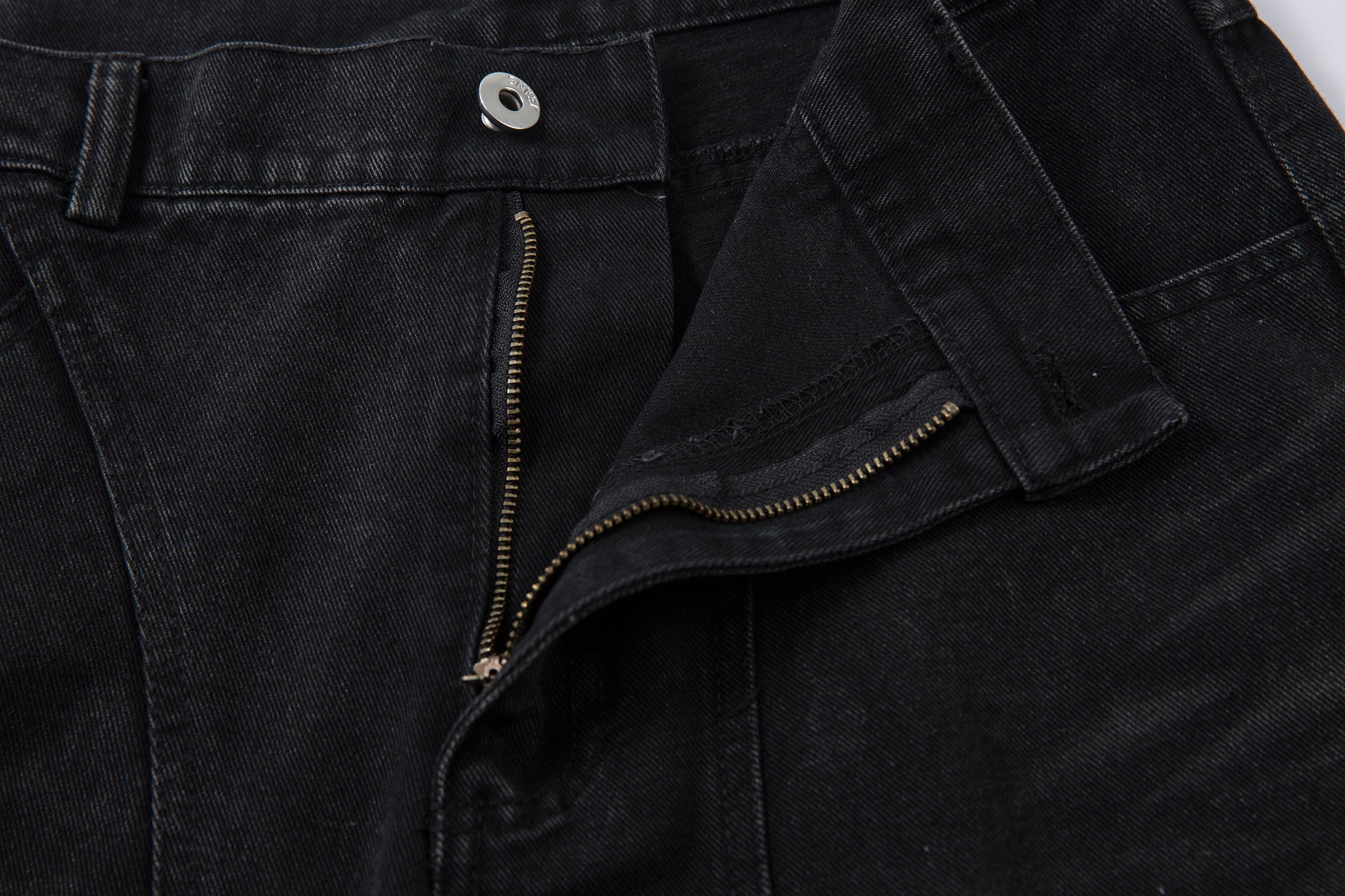 Distressed Multi-Pocket | Washed Jeans