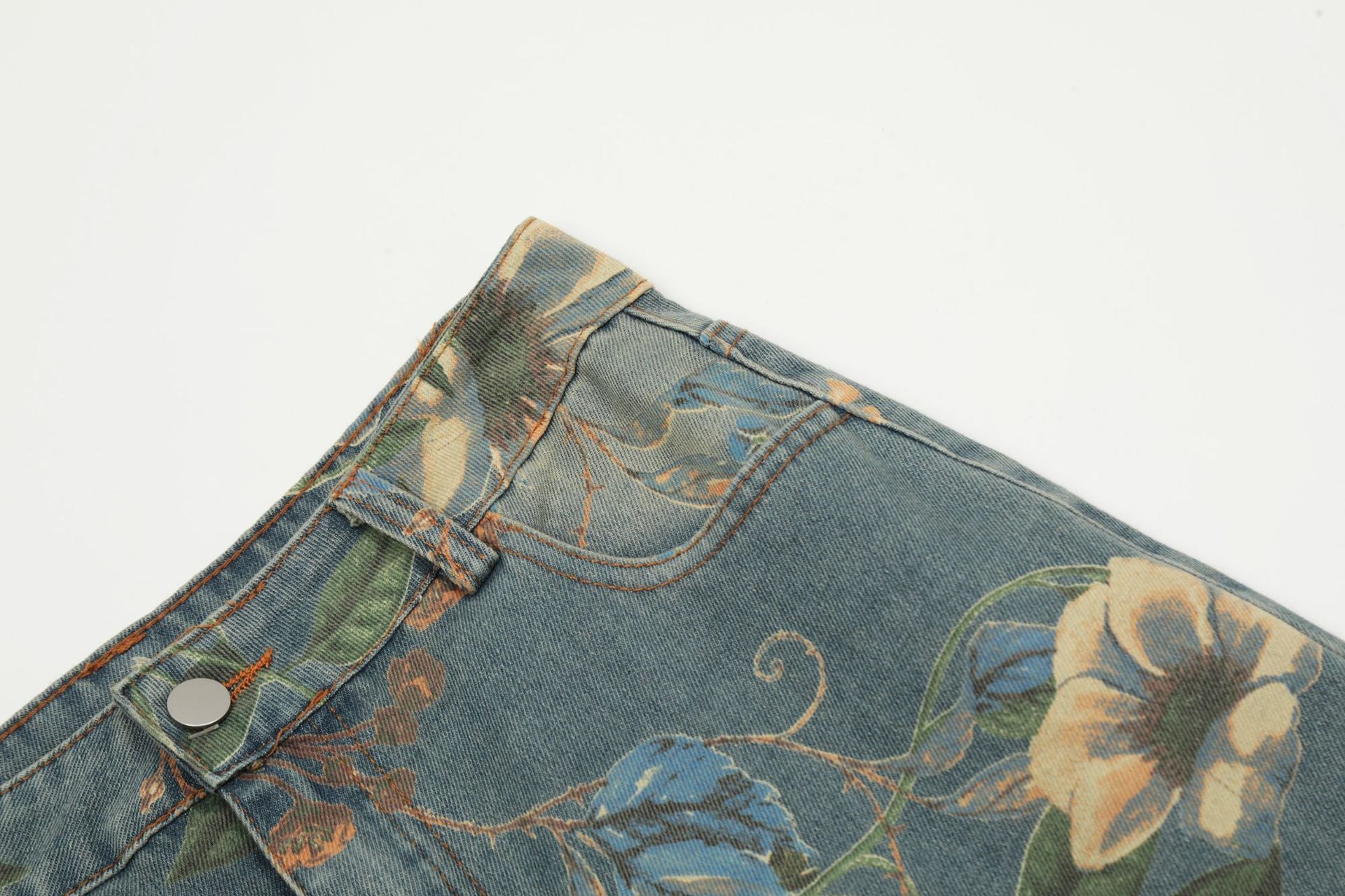 Bouton | Jean à boutons métalliques style streetwear américain