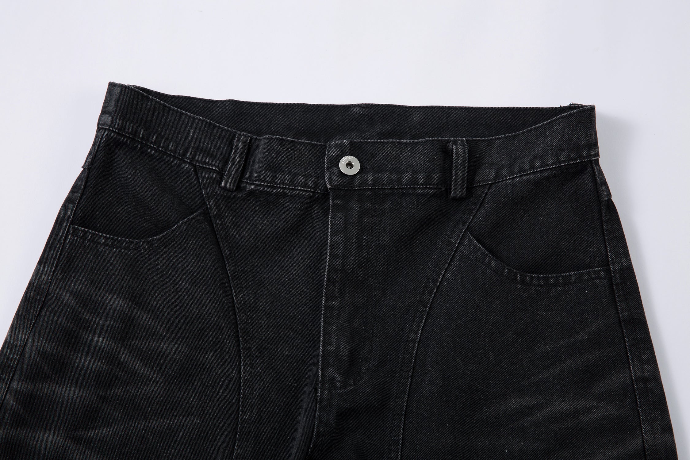 Distressed Multi-Pocket | Washed Jeans