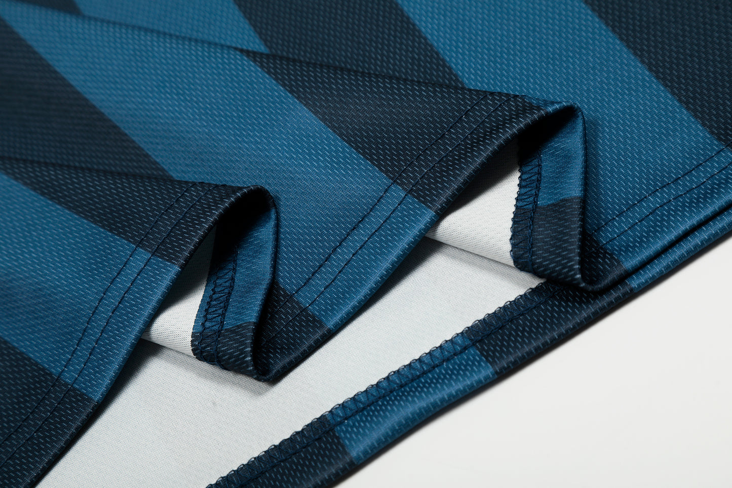 Signature Stripes Graphic | V-Neck Sweatshirt - Santo