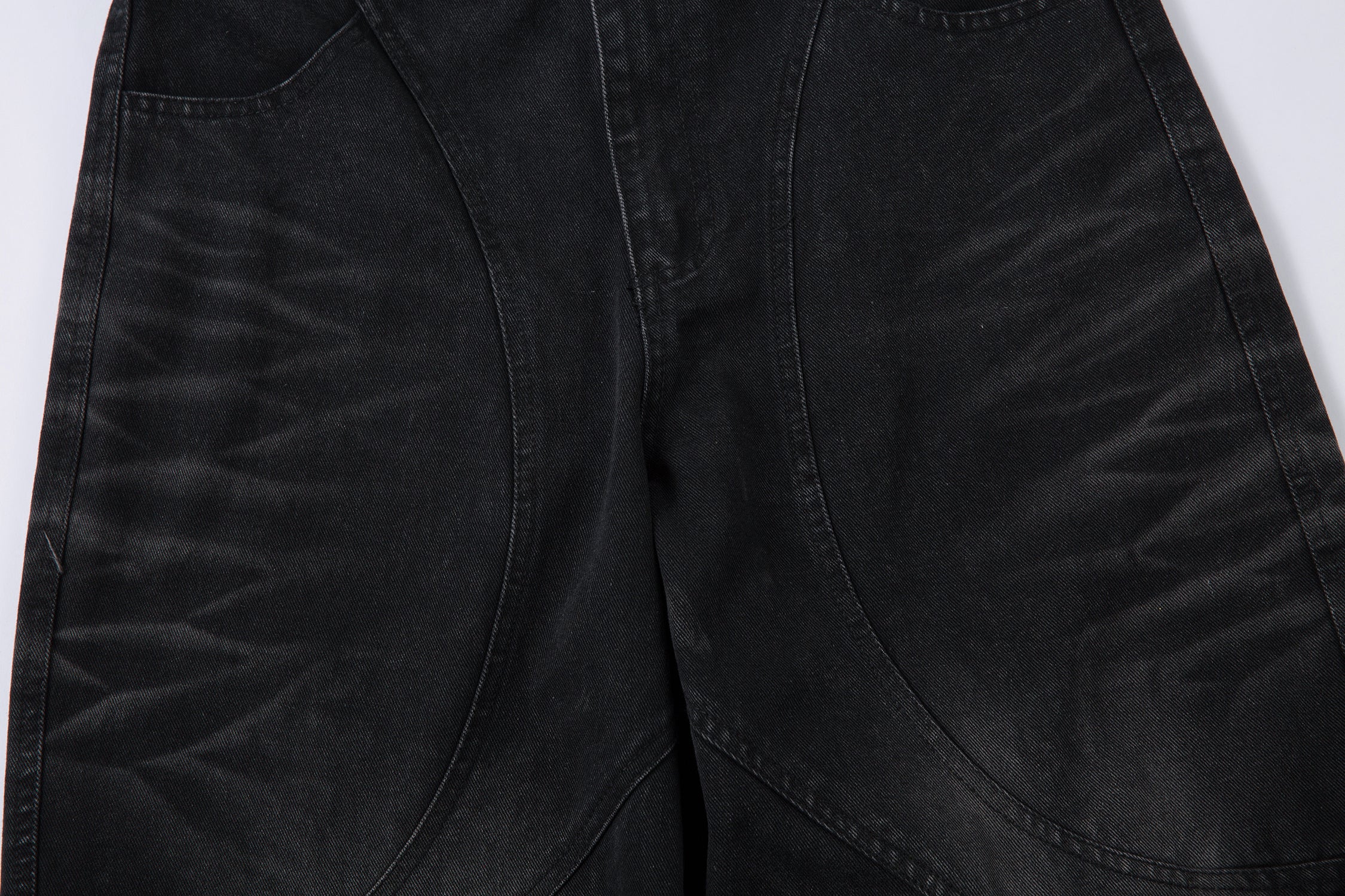 Distressed Multi-Pocket | Washed Jeans