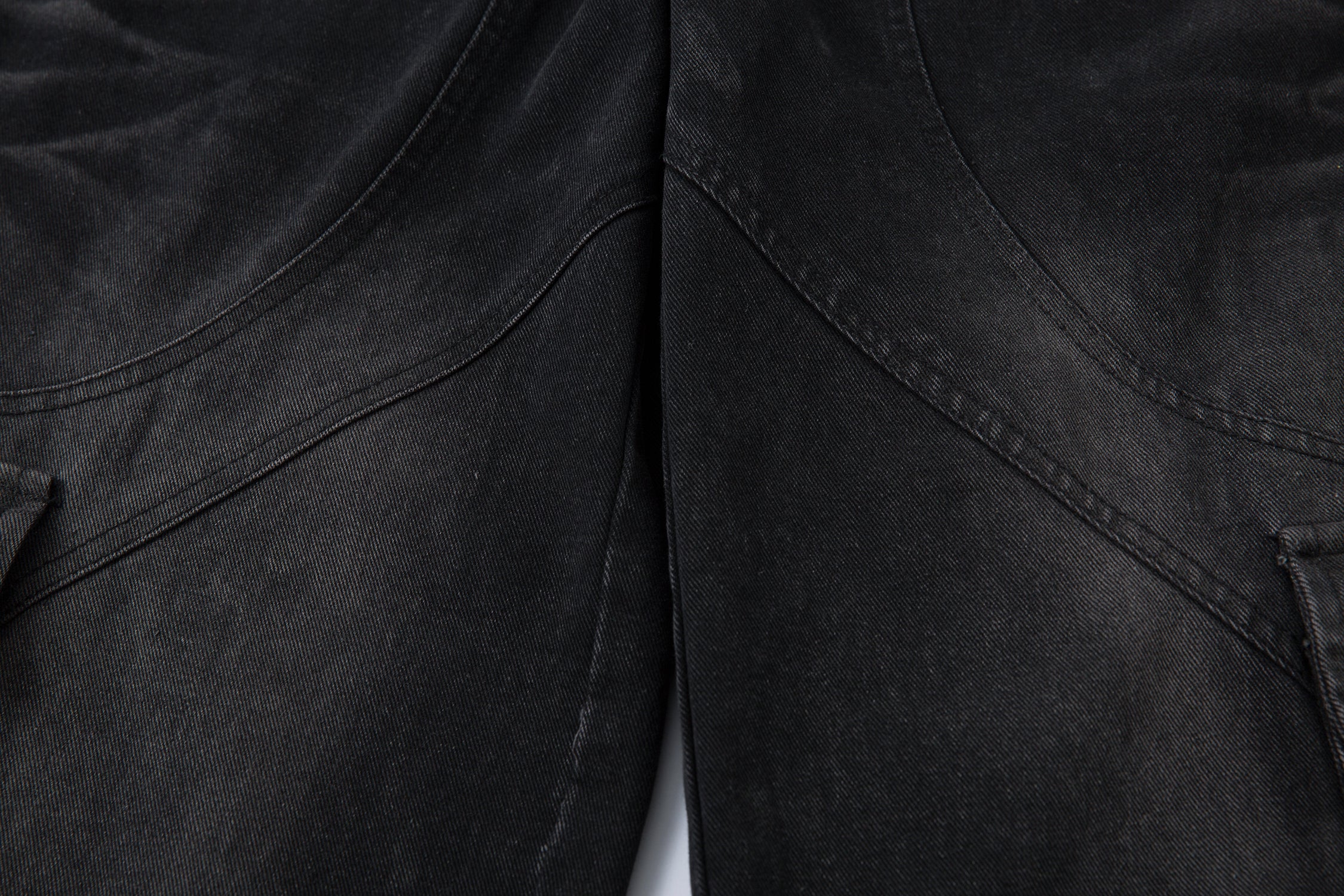 Distressed Multi-Pocket | Washed Jeans
