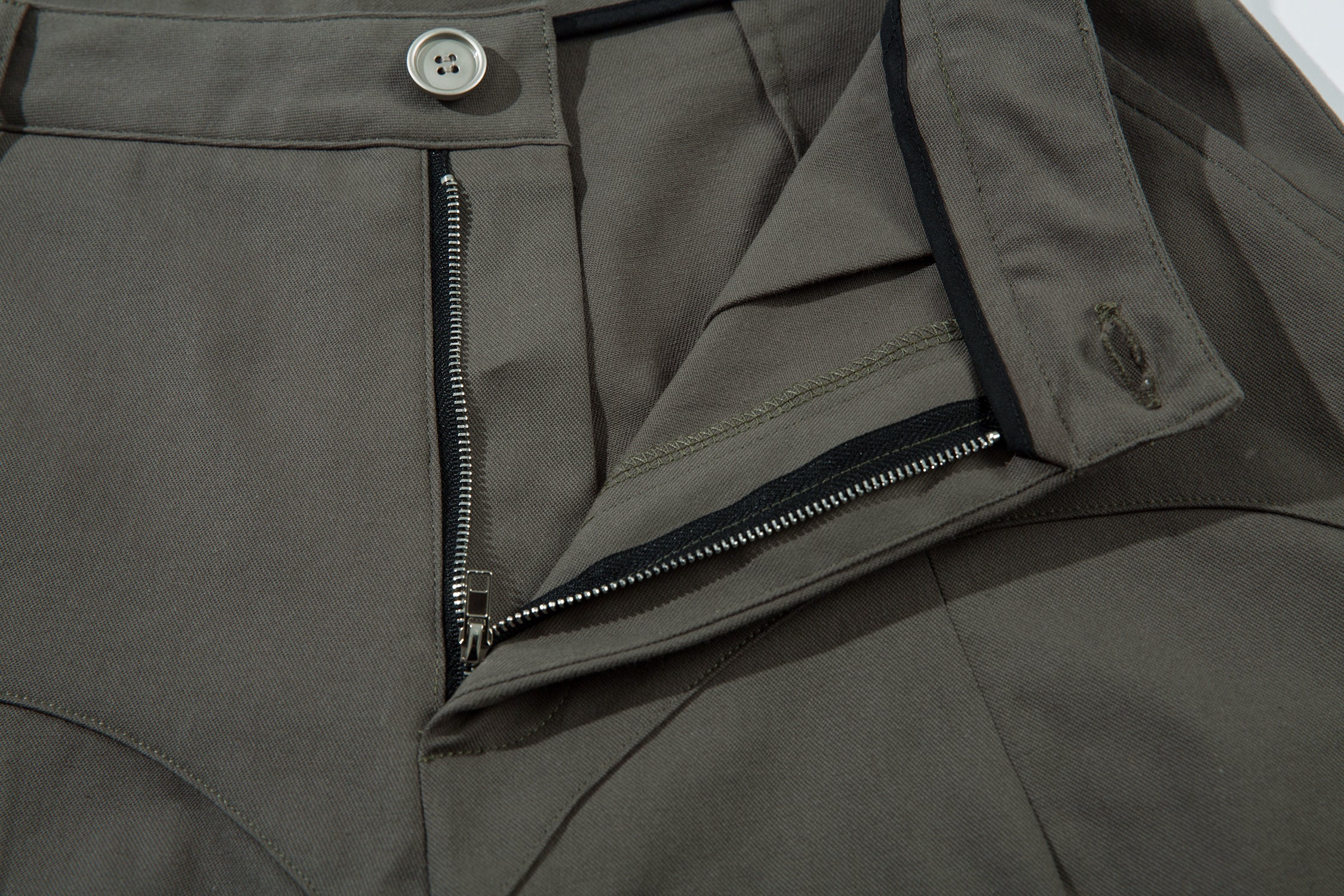 Minimalist Streetwear | Loose Shorts