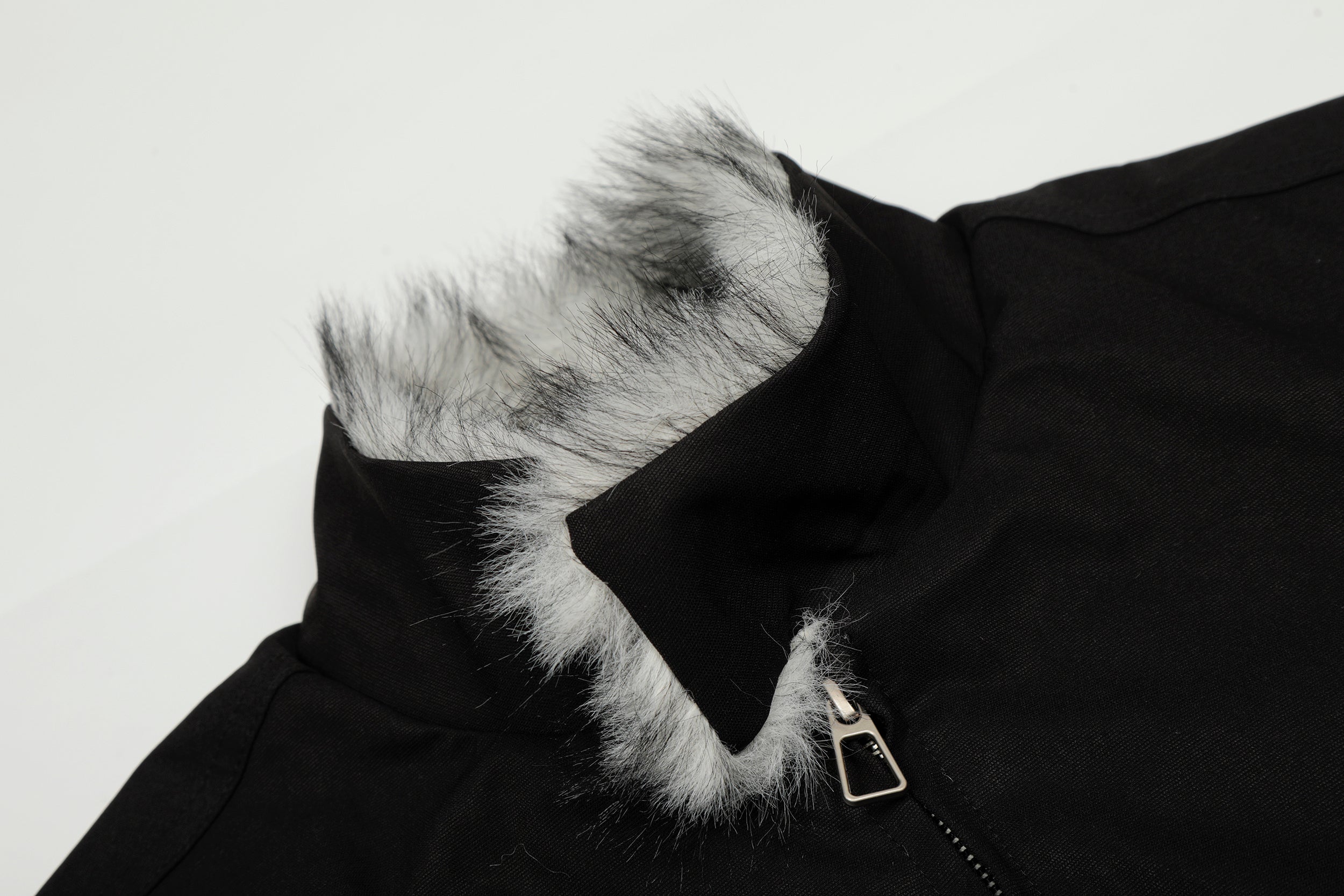 Giacca invernale con ricamo scheletro Furry Fright | Skeleton