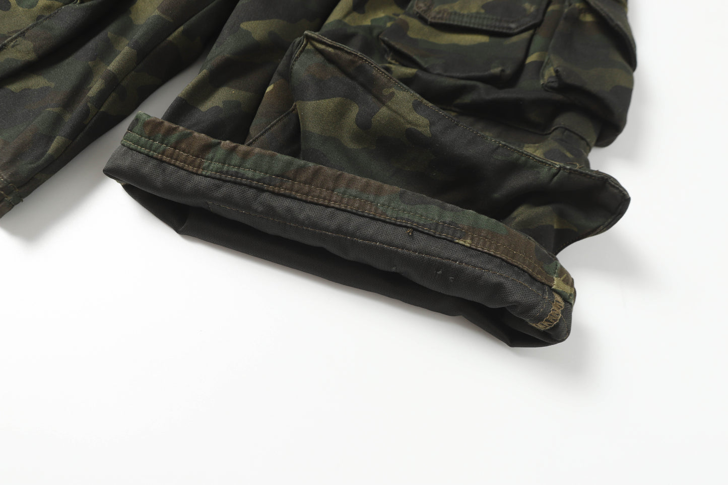 Multi-Pocket | Camouflage Cargo Shorts - Santo