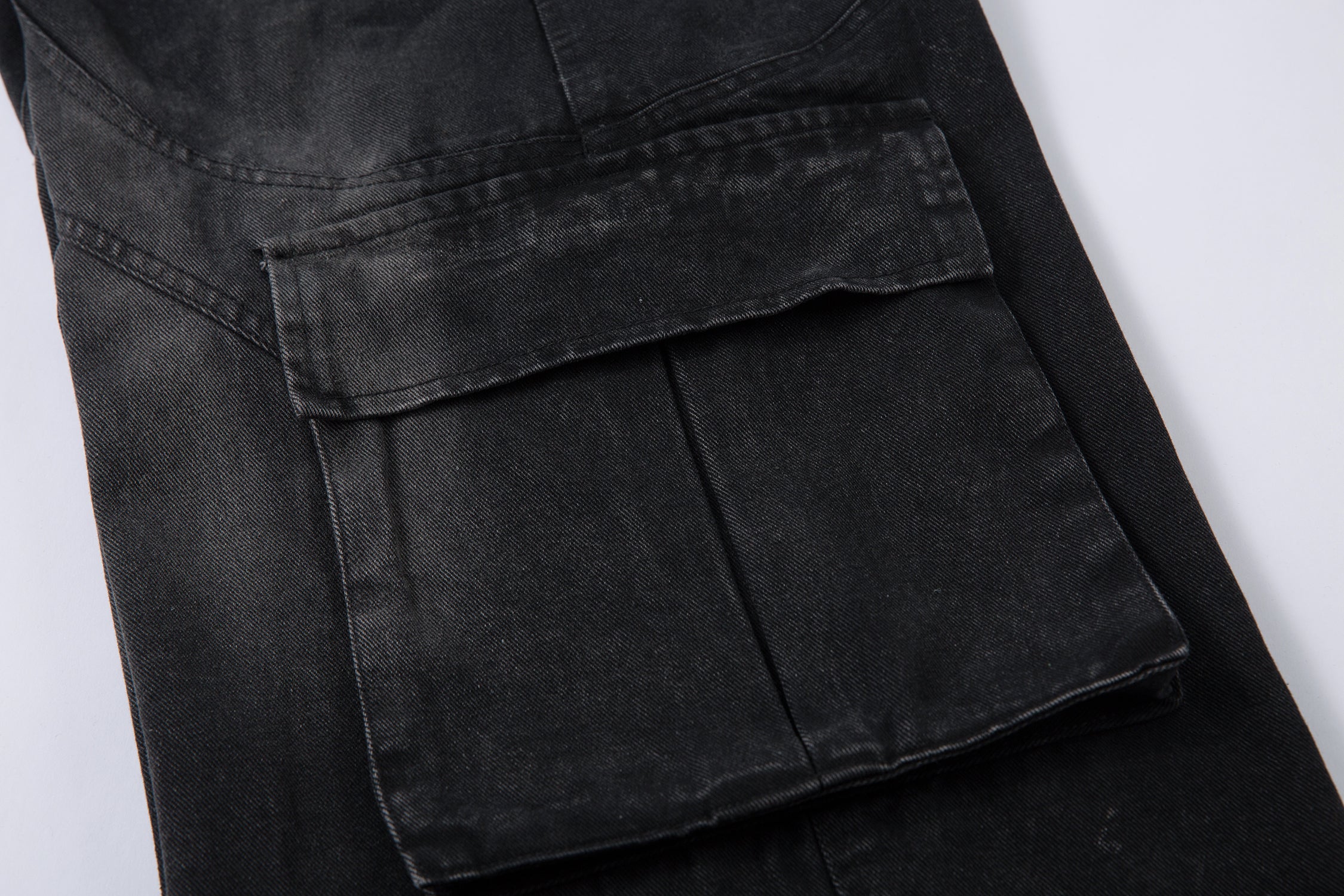 Distressed Multi-Pocket | Washed Jeans
