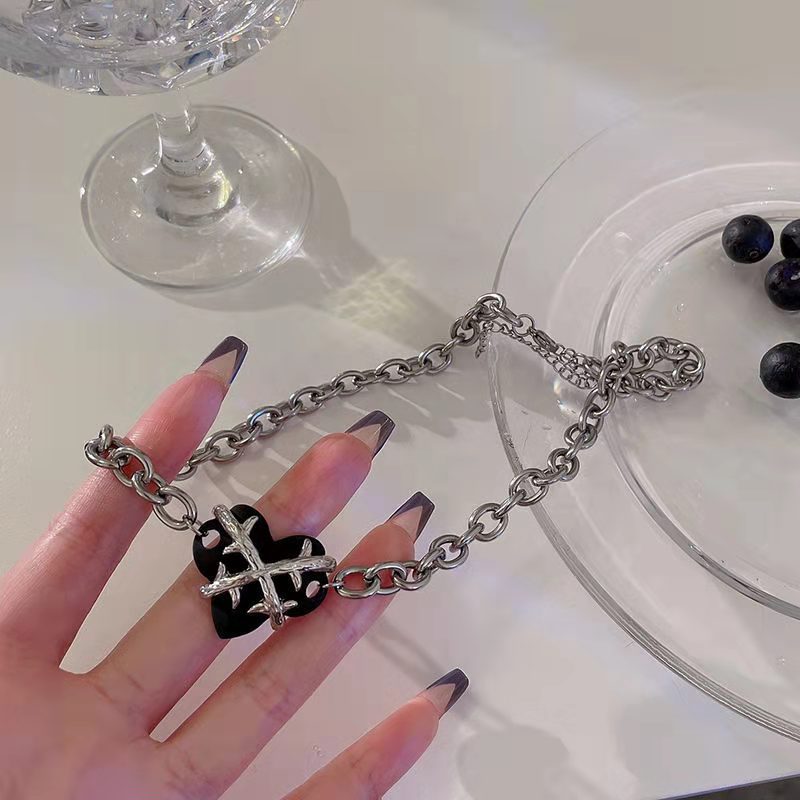 Gothic Unisex Black Love Necklace Hip Hop Vintage Accessories Fashion Gift Punk Necklaces Jewelry Woman Man - Santo