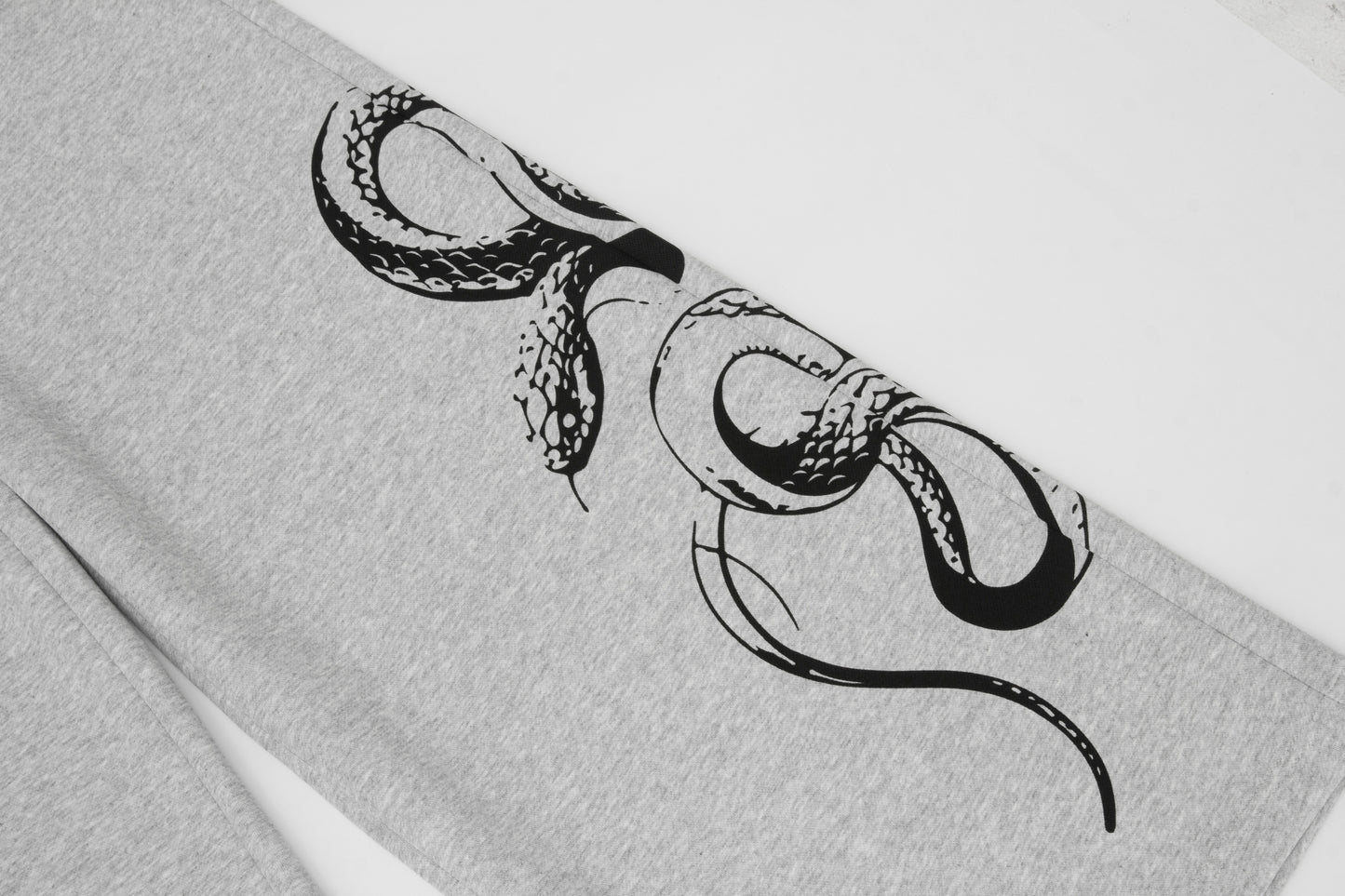 Snake Print | Baggy Sweatpants - Santo 