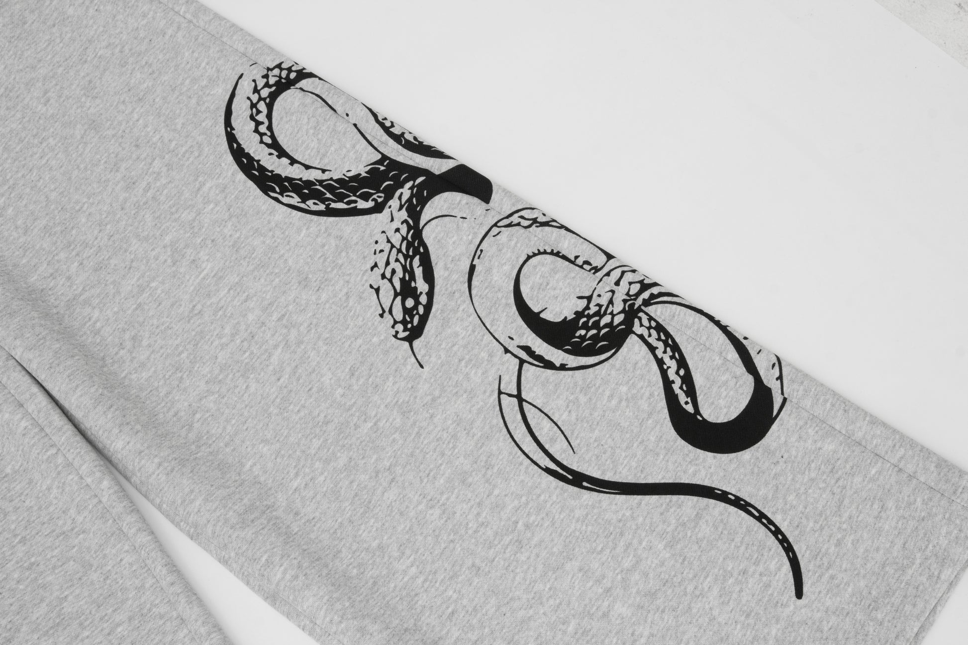 Snake Print | Baggy Sweatpants - Santo 