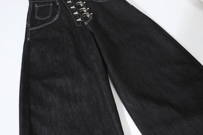 Jeans rossi dritti e audaci