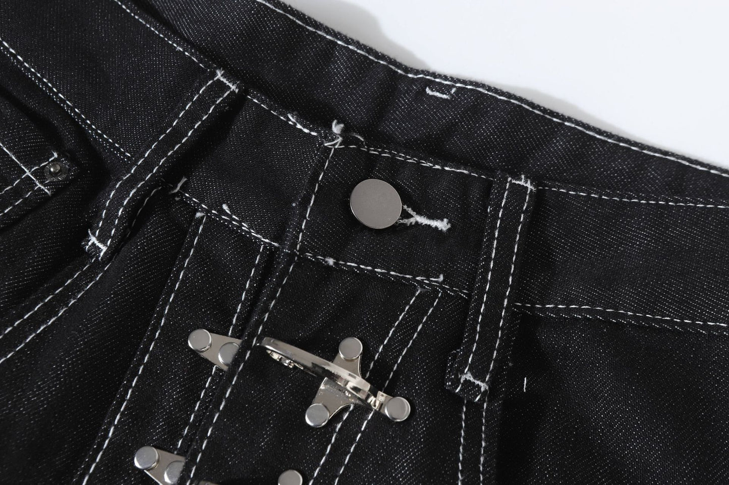 Jeans rossi dritti e audaci