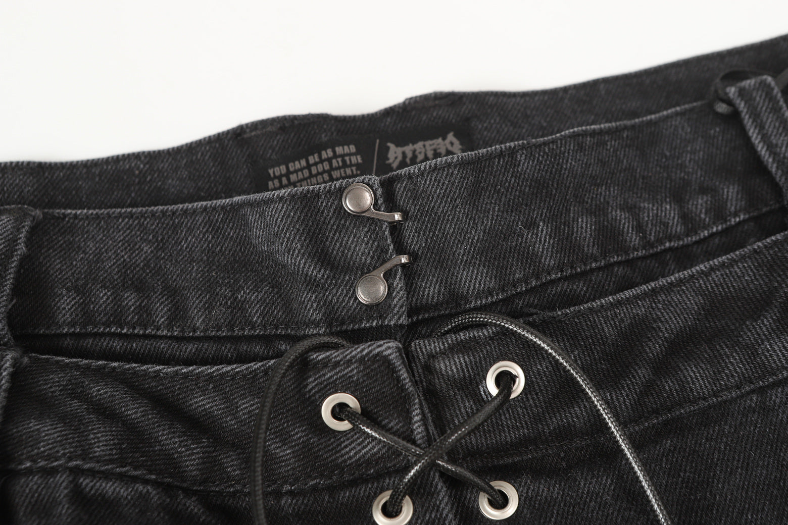 Chaîne rouge | Jean en denim à motifs délavés