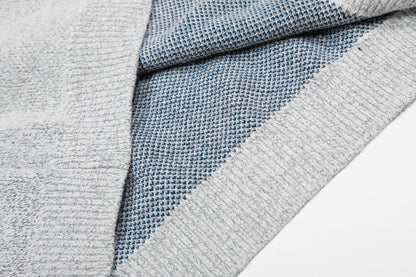 Pull texturé à rayures et à pompons