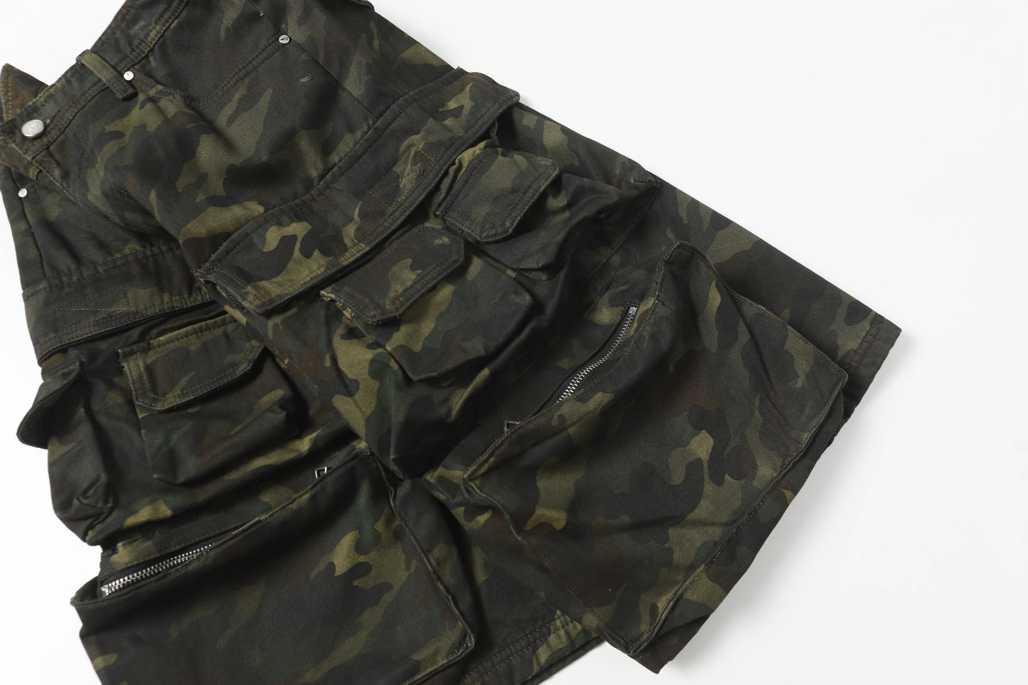 Multi-Pocket | Camouflage Cargo Shorts - Santo 