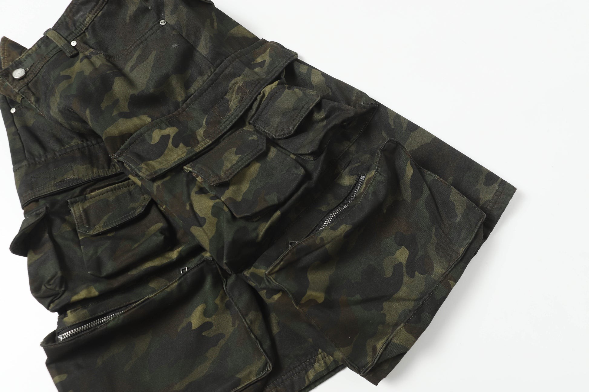 Multi-Pocket | Camouflage Cargo Shorts - Santo 
