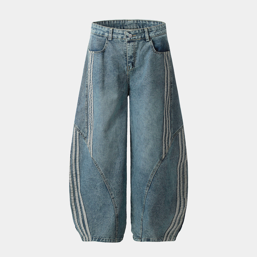 Fiocco in pizzo e jeans casual lavati chiari