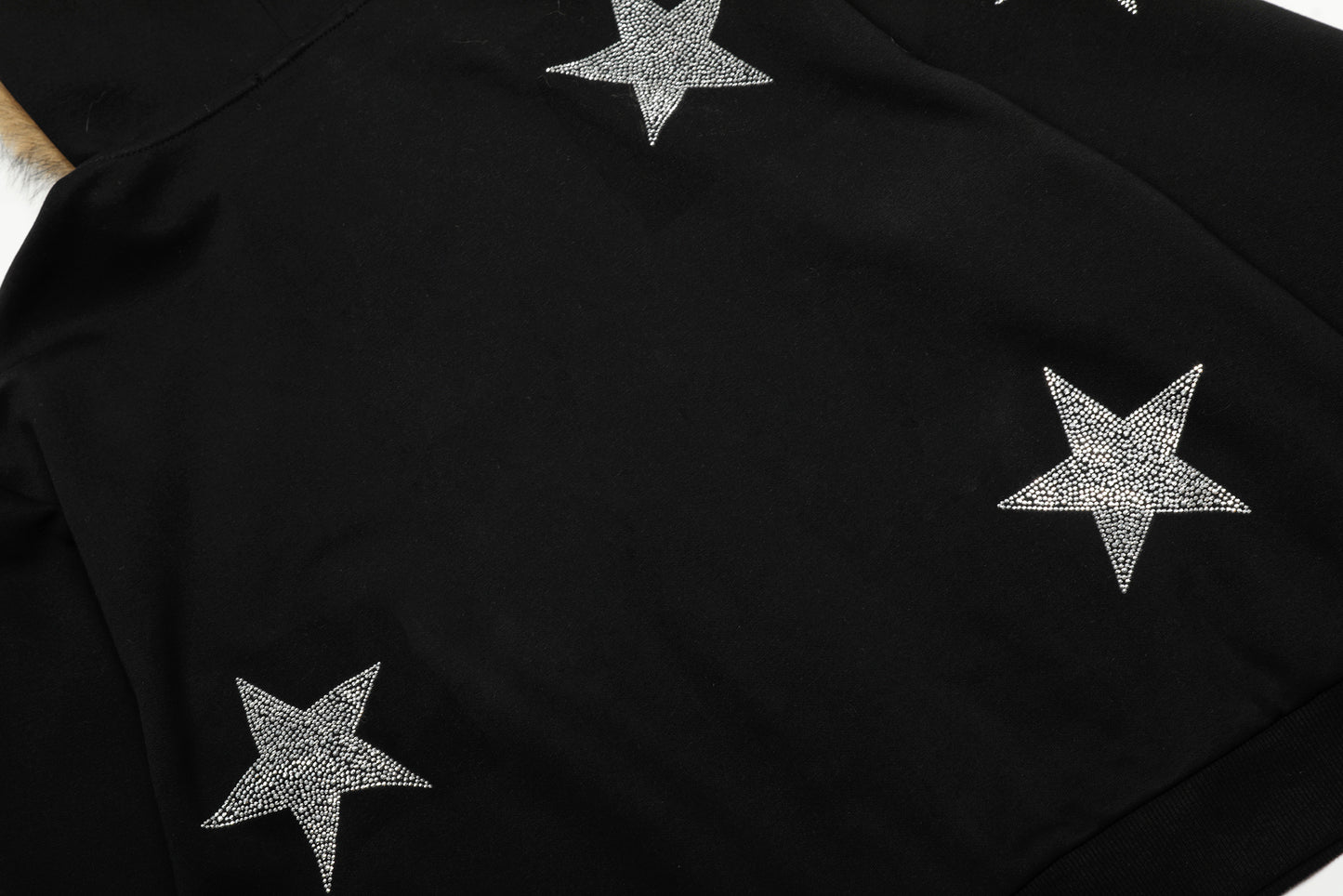 Fluffy Herd | Sheep Embroidered Knit Sweater - Santo 