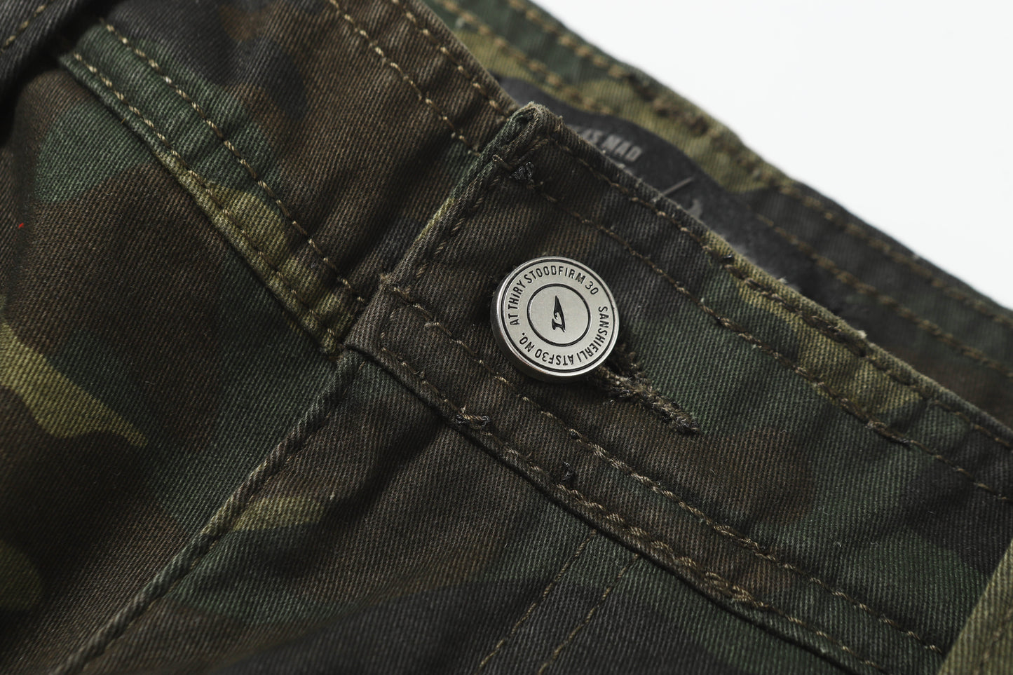 Multi-Pocket | Camouflage Cargo Shorts - Santo 
