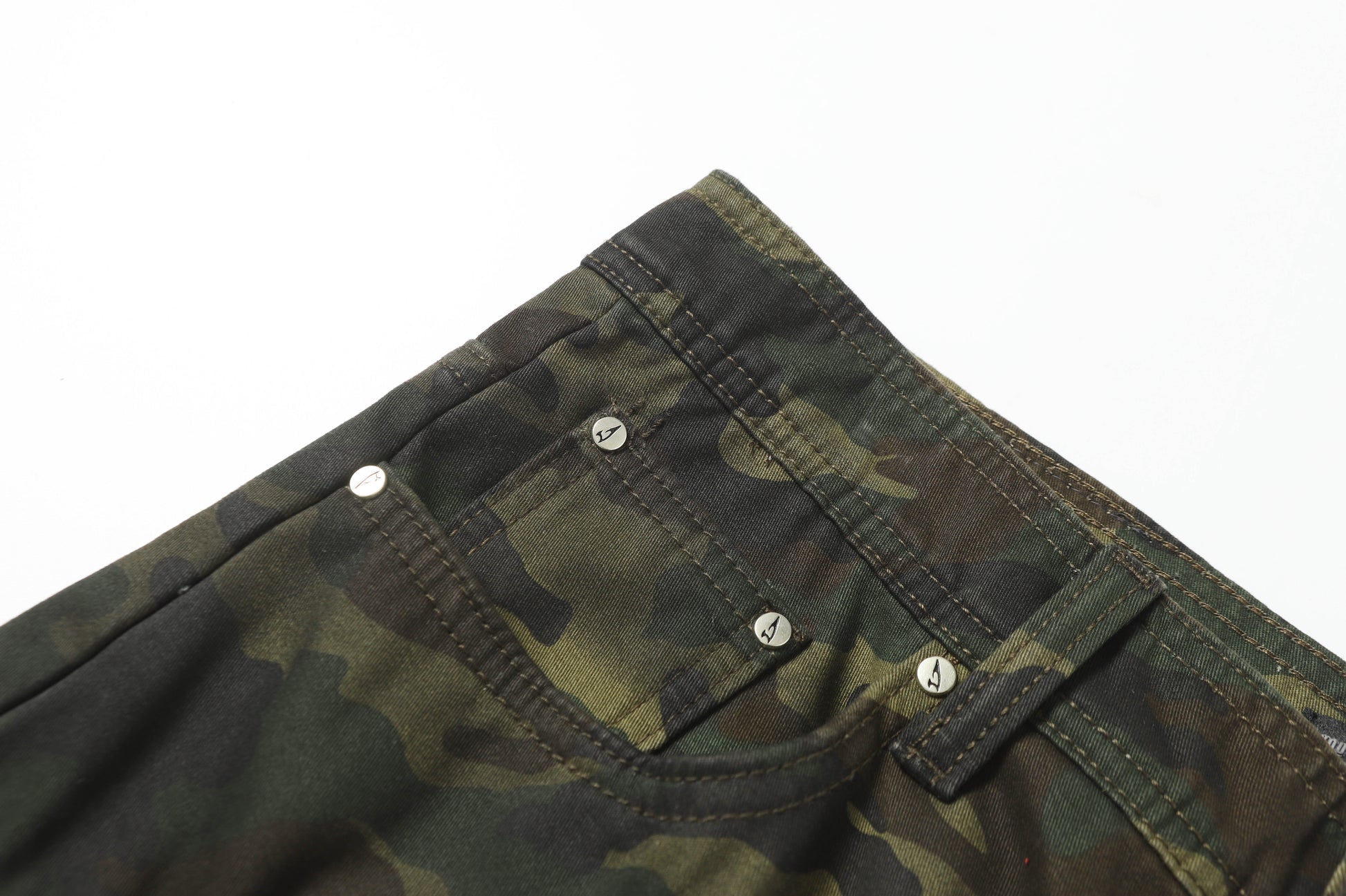 Multi-Pocket | Camouflage Cargo Shorts - Santo 