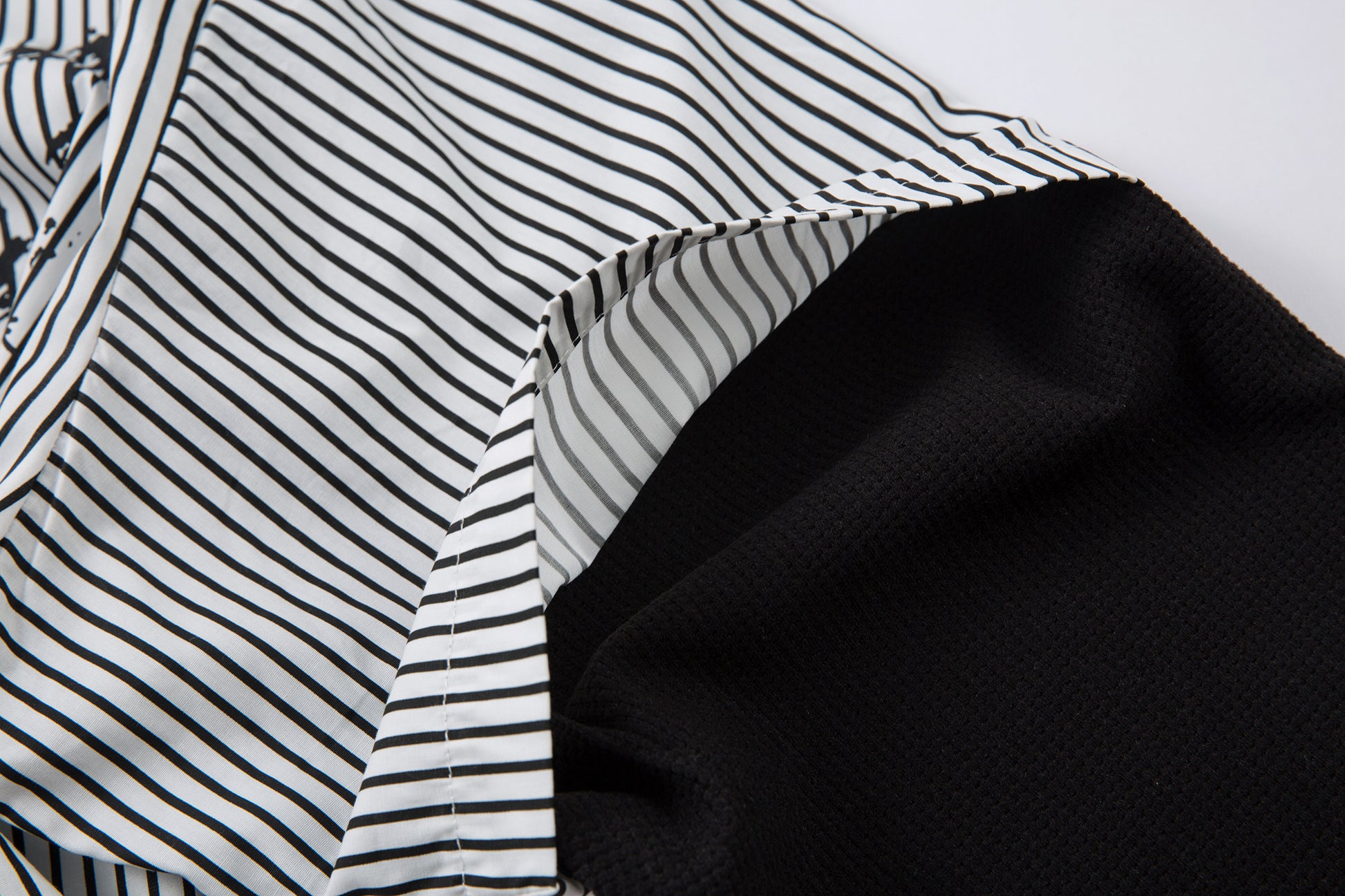 Graffiti Print Layered | Striped Sweatshirt - Santo 