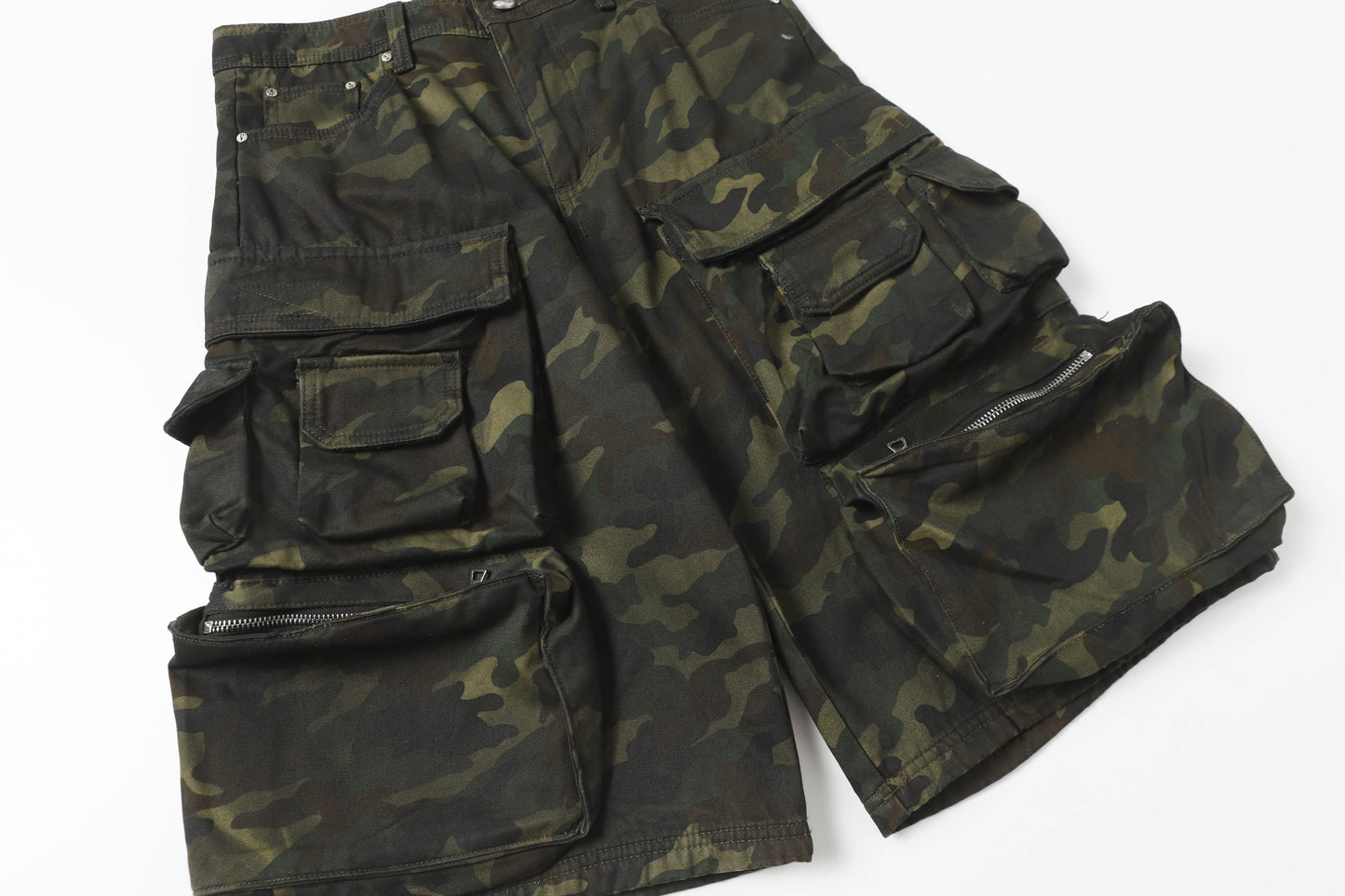 Multi-Pocket | Camouflage Cargo Shorts - Santo 
