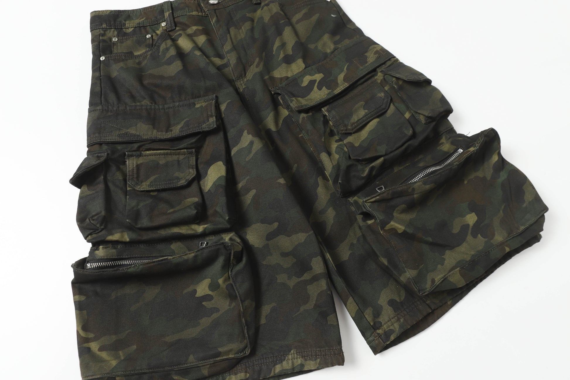 Multi-Pocket | Camouflage Cargo Shorts - Santo 