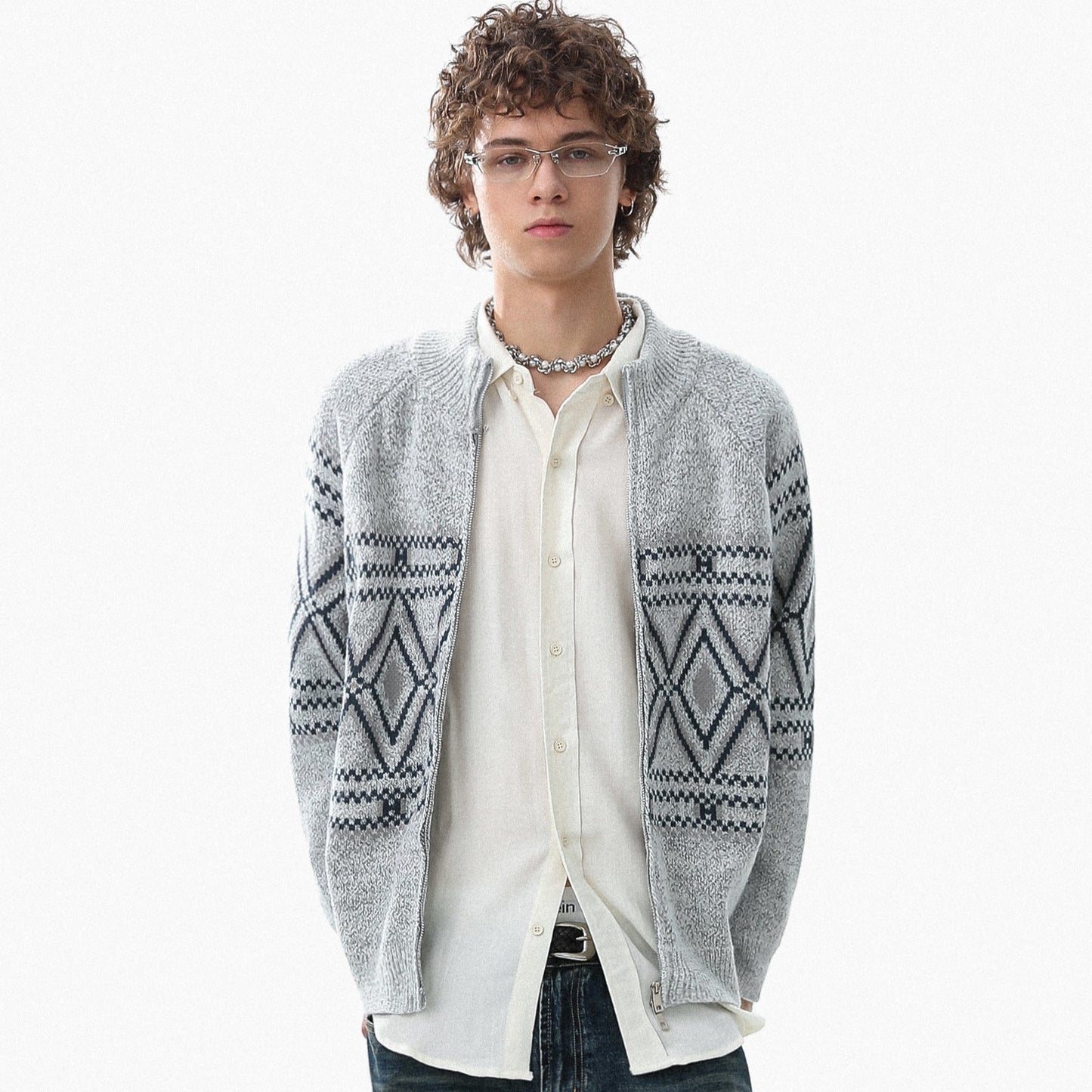 Pull texturé à rayures et à pompons