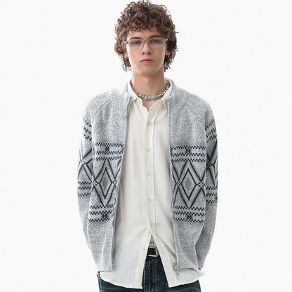 Pull texturé à rayures et à pompons