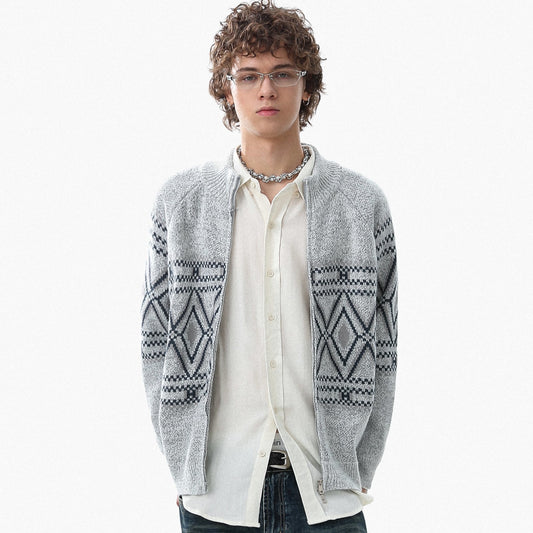 Pull texturé à rayures et à pompons