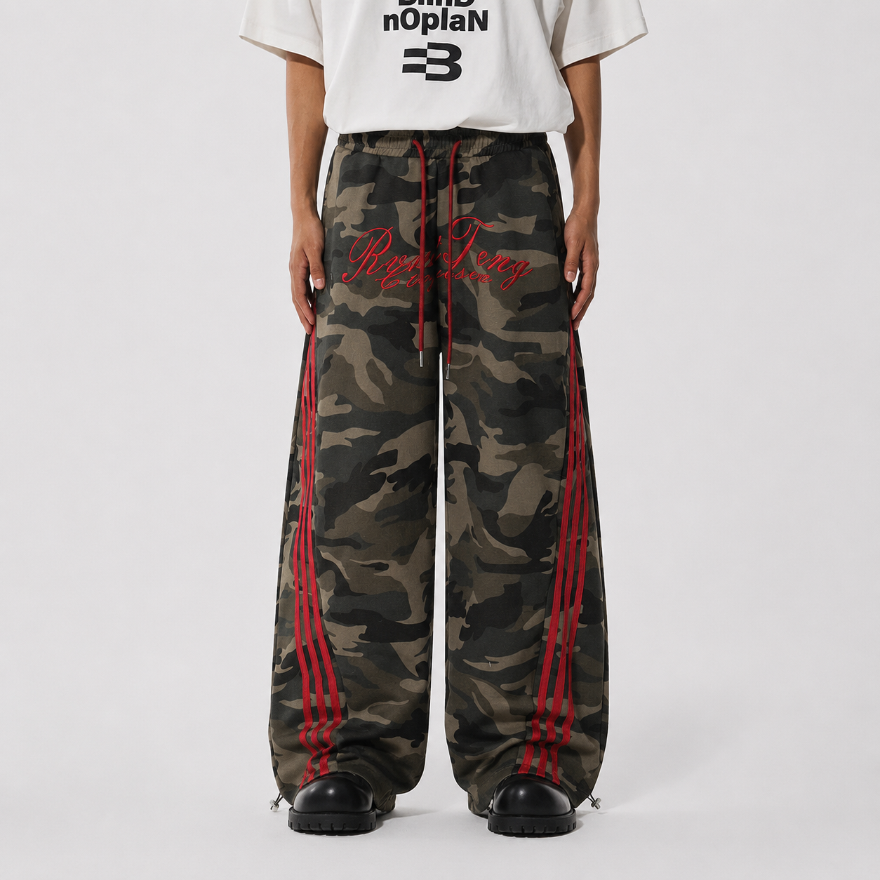 Retro Patchwork Embroidered Camouflage Barrel Pants