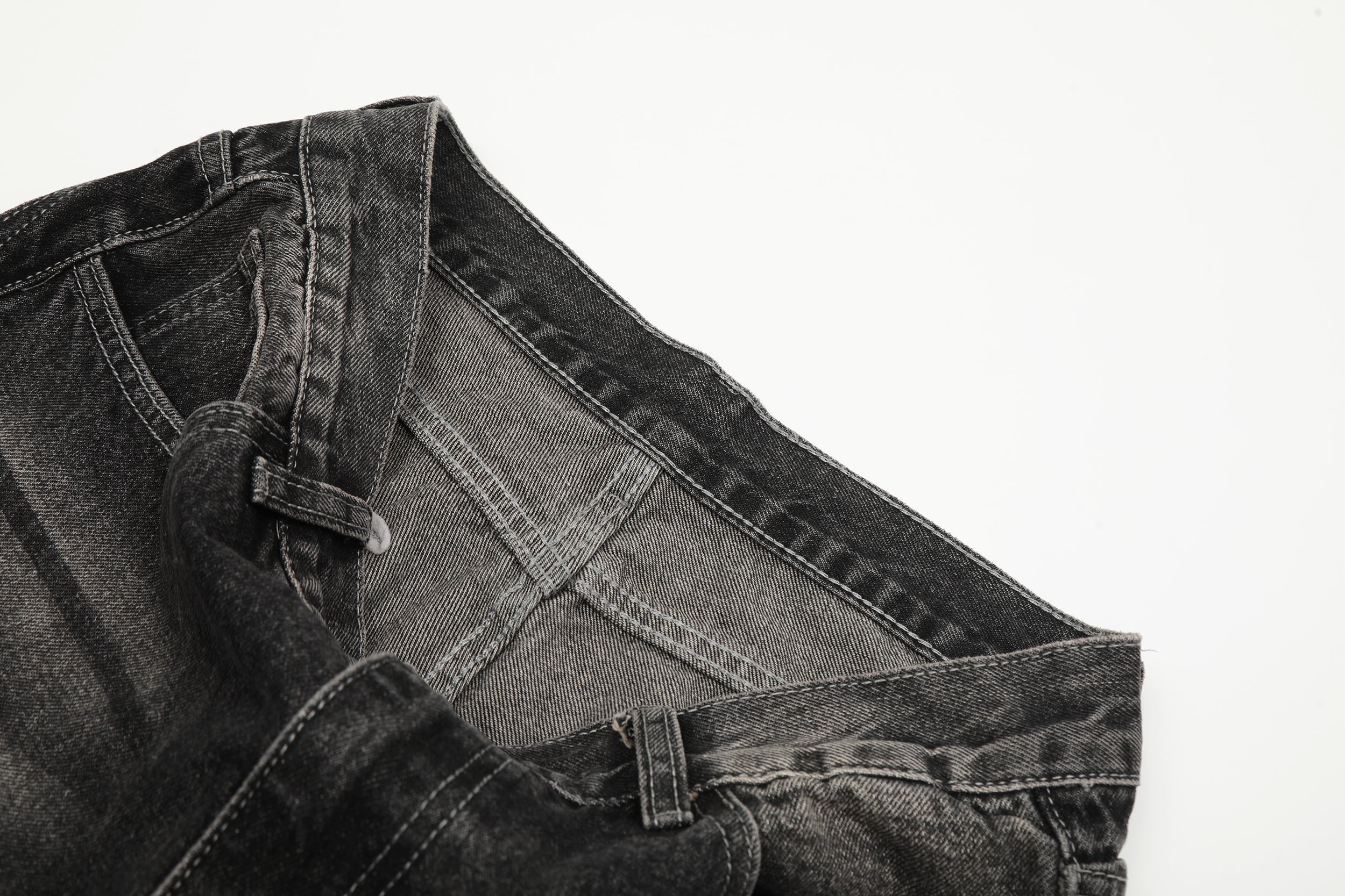 Urban Fade | Jeans a gamba larga con effetto distressed