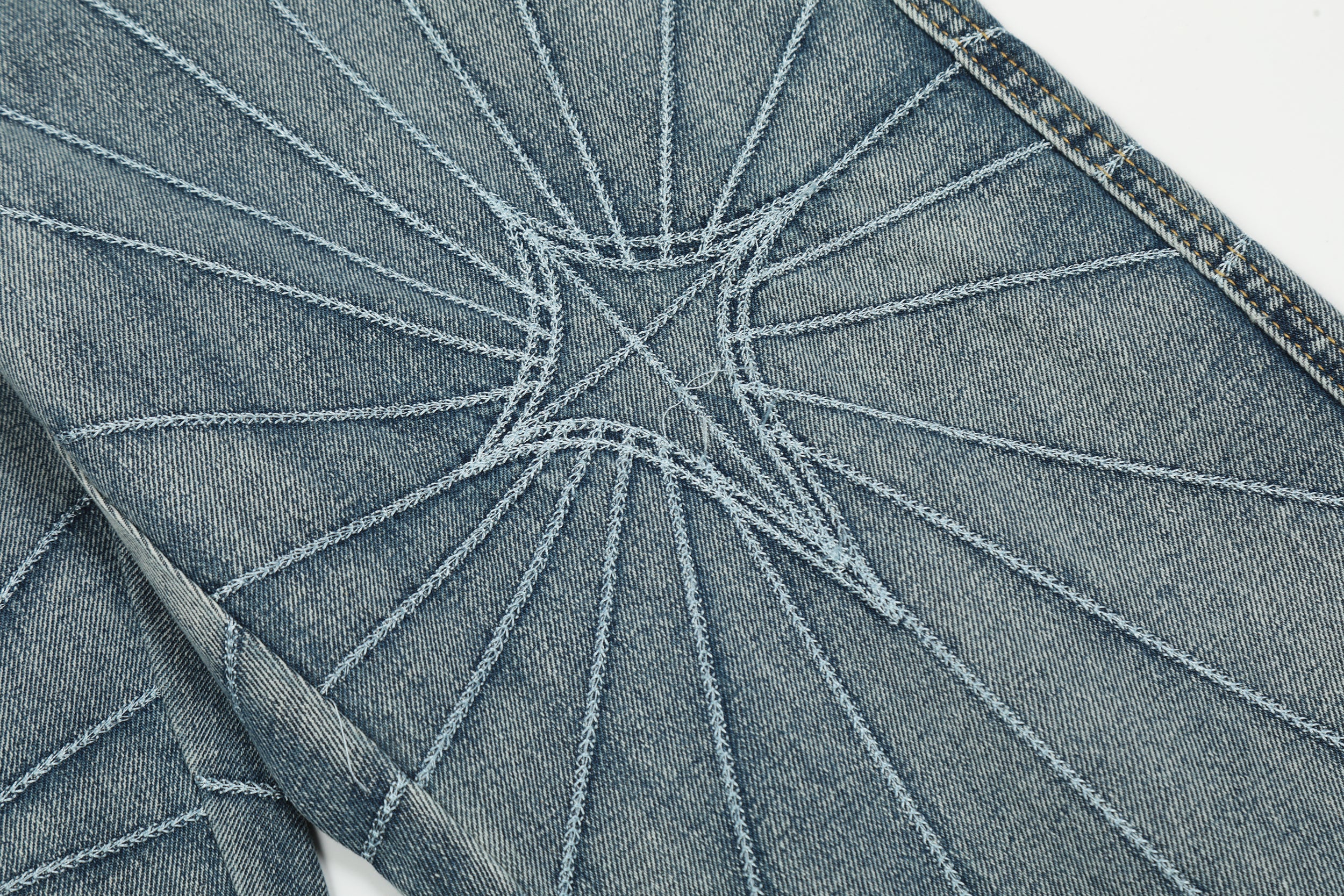 Spinnennetz | Gemusterte Jeans