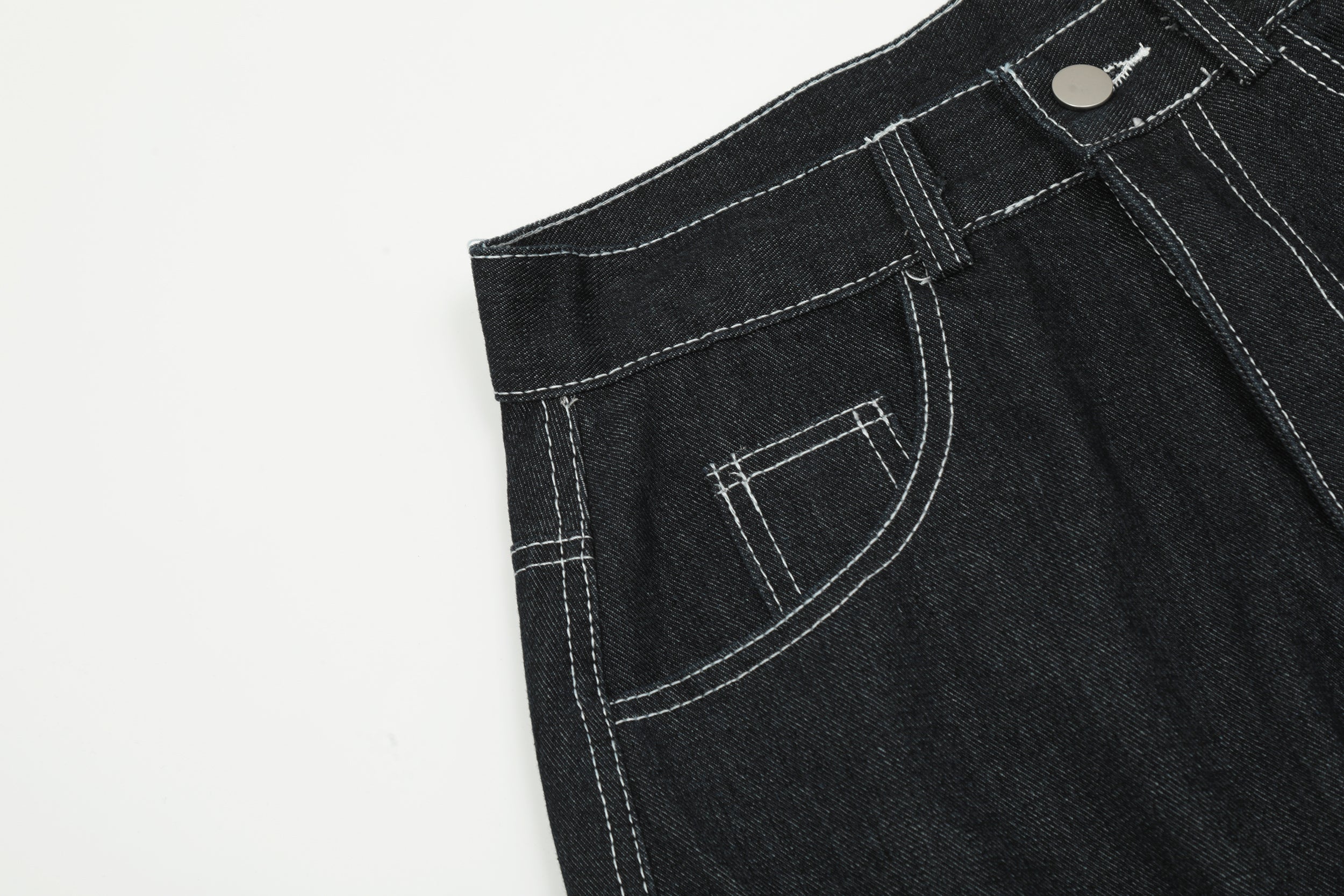 Schmetterlingsstickerei | Dunkle Denim Jeans