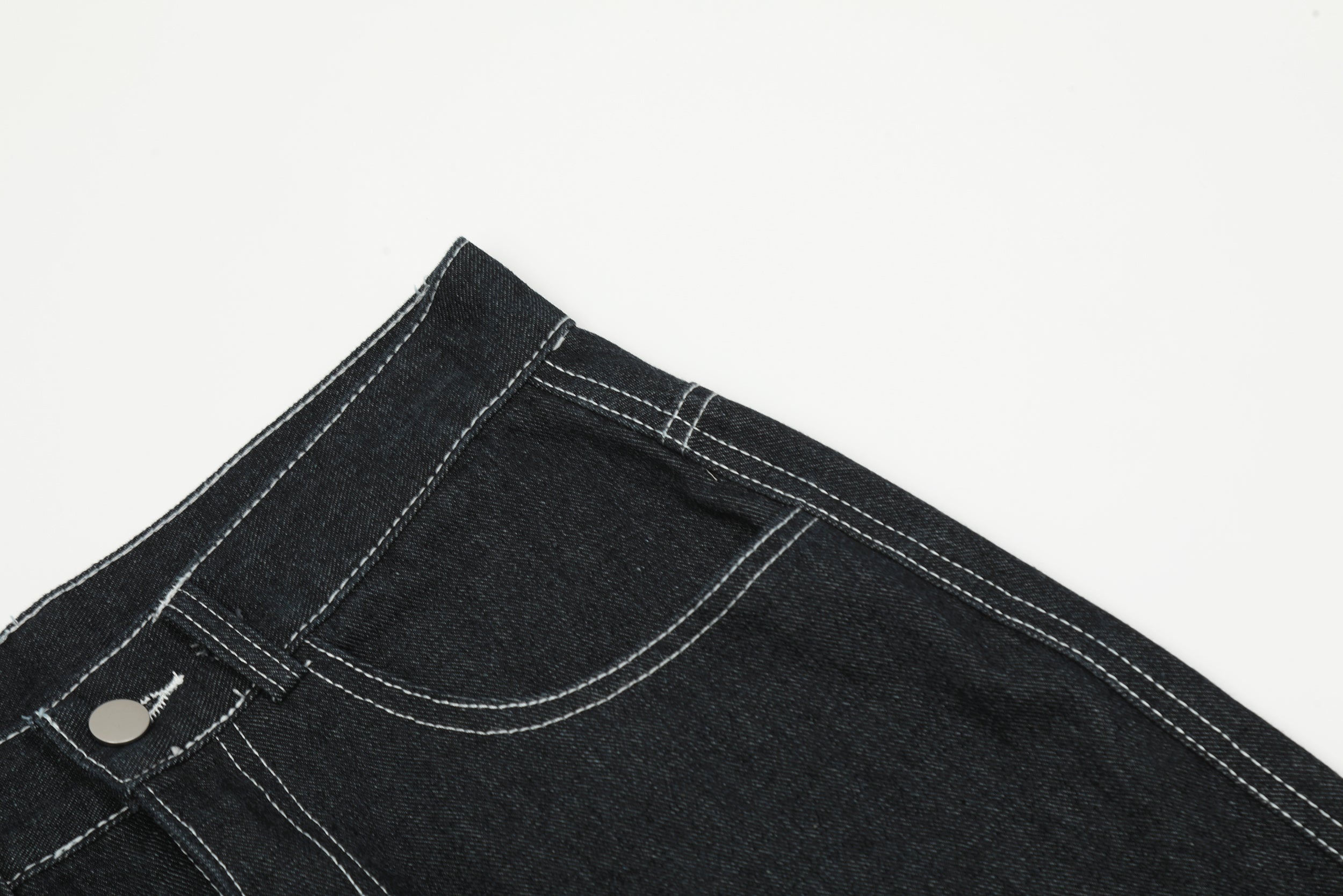 Schmetterlingsstickerei | Dunkle Denim Jeans