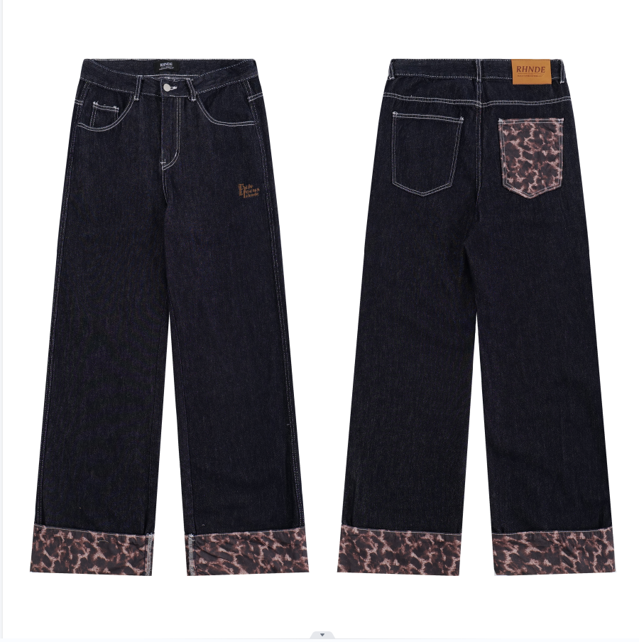 Leoparden-Akzent | Weit geschnittene Streetstyle-Jeans