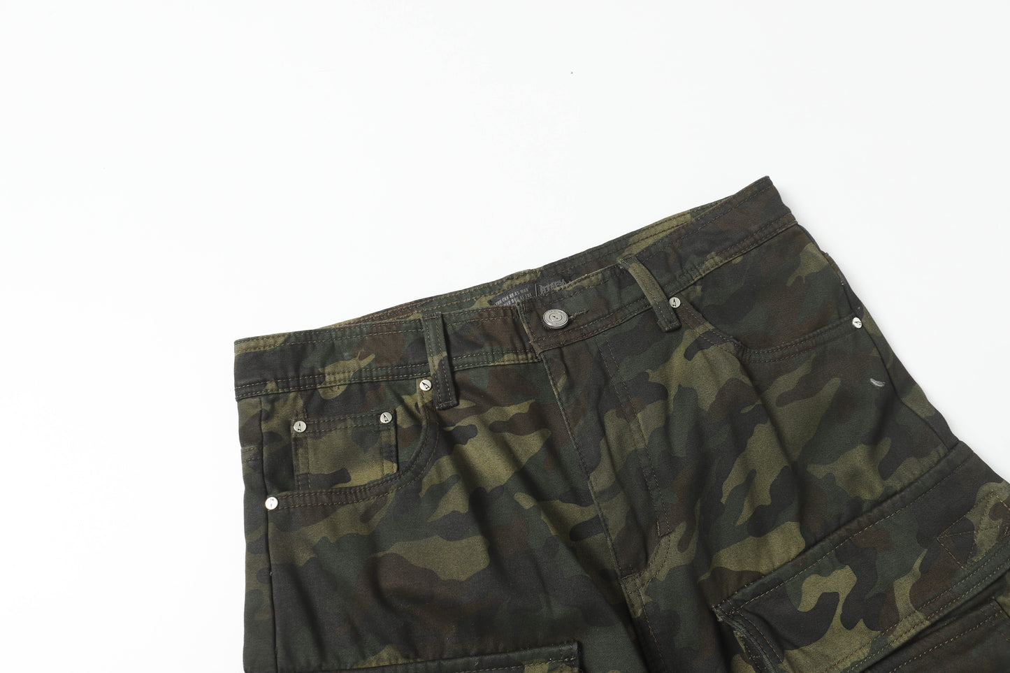 Multi-Pocket | Camouflage Cargo Shorts - Santo 