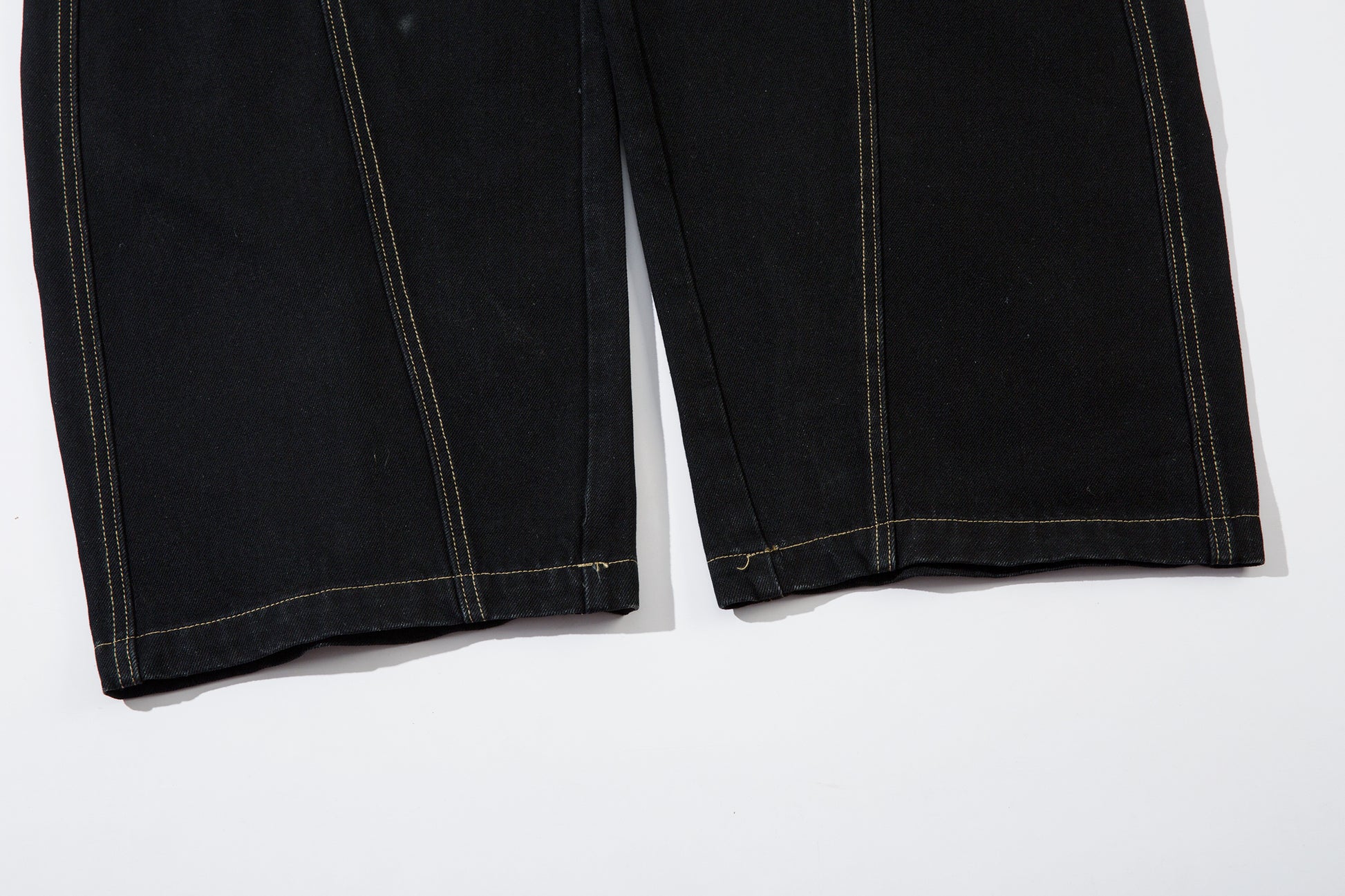 Geometric Stitch | Black Jeans - Santo 