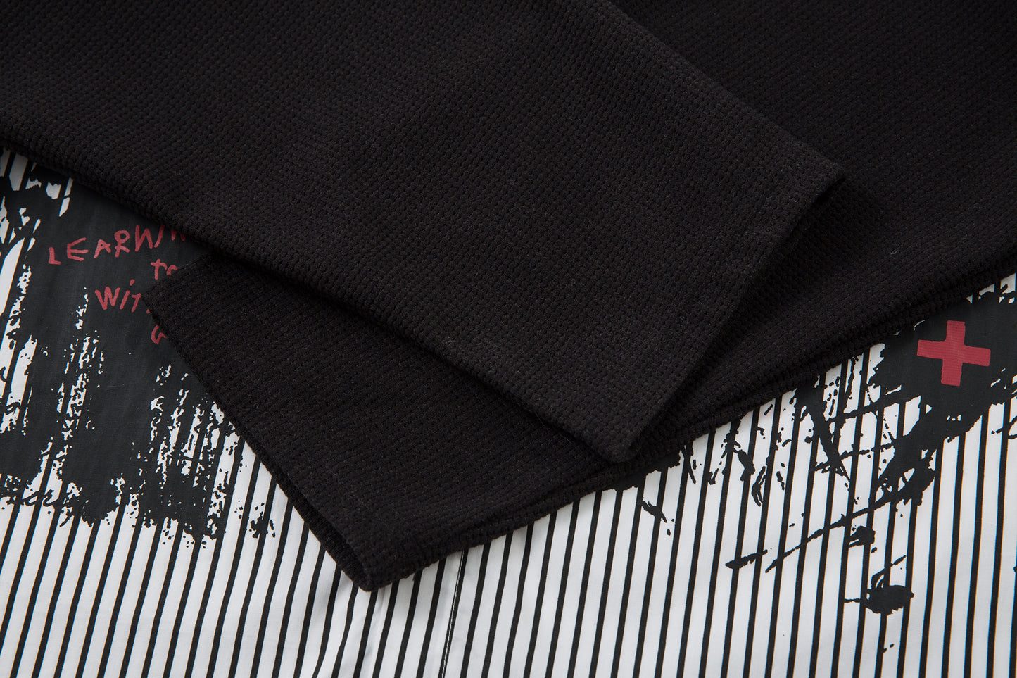 Graffiti Print Layered | Striped Sweatshirt - Santo 