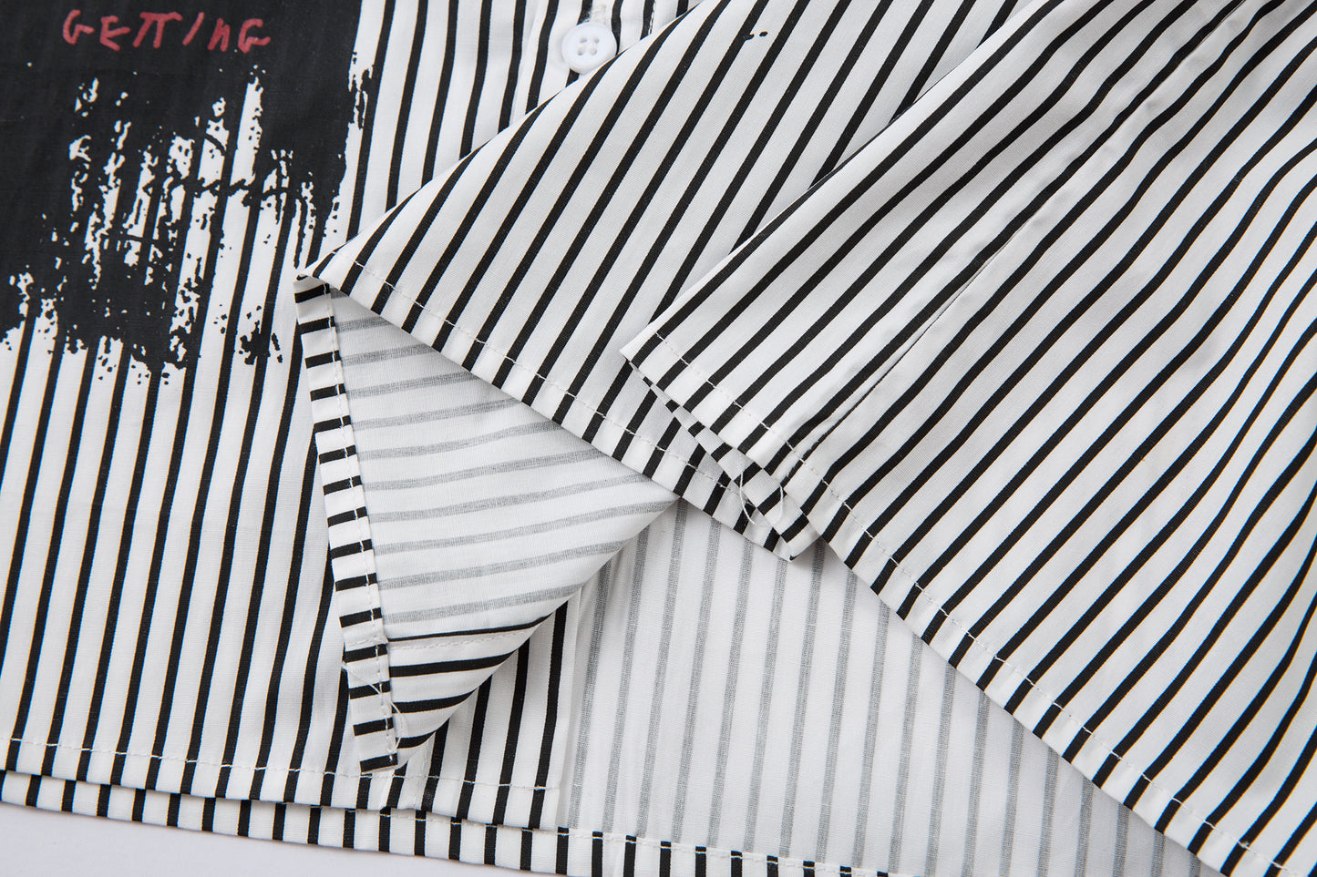 Graffiti Print Layered | Striped Sweatshirt - Santo 