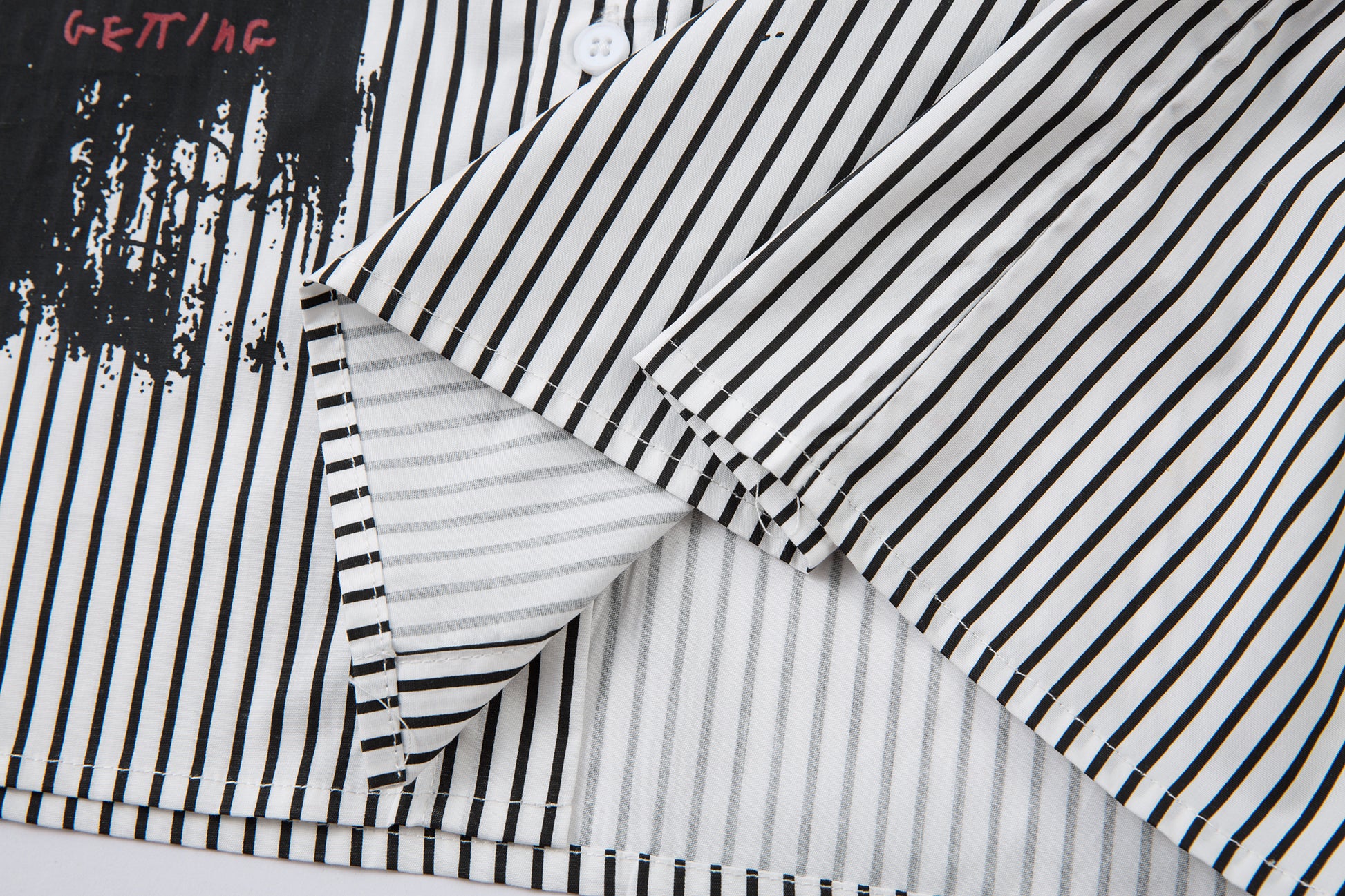 Graffiti Print Layered | Striped Sweatshirt - Santo 