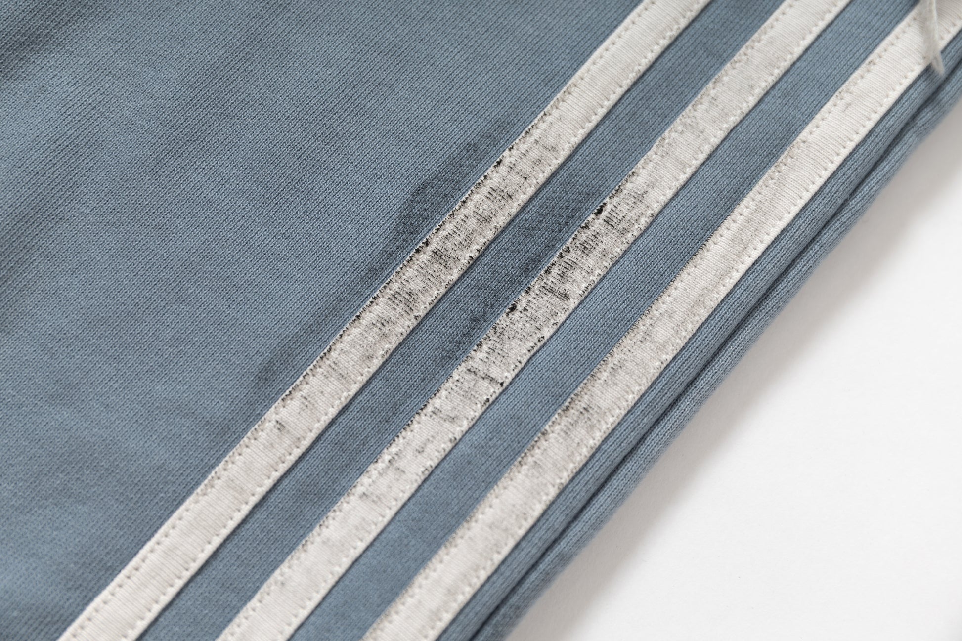 Deconstructed Distressed | Striped Jeans - Santo 