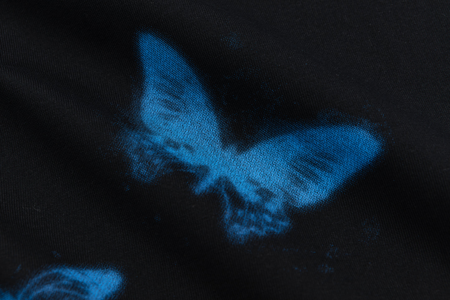 Glow Butterflies | Graphic T-shirt - Santo 