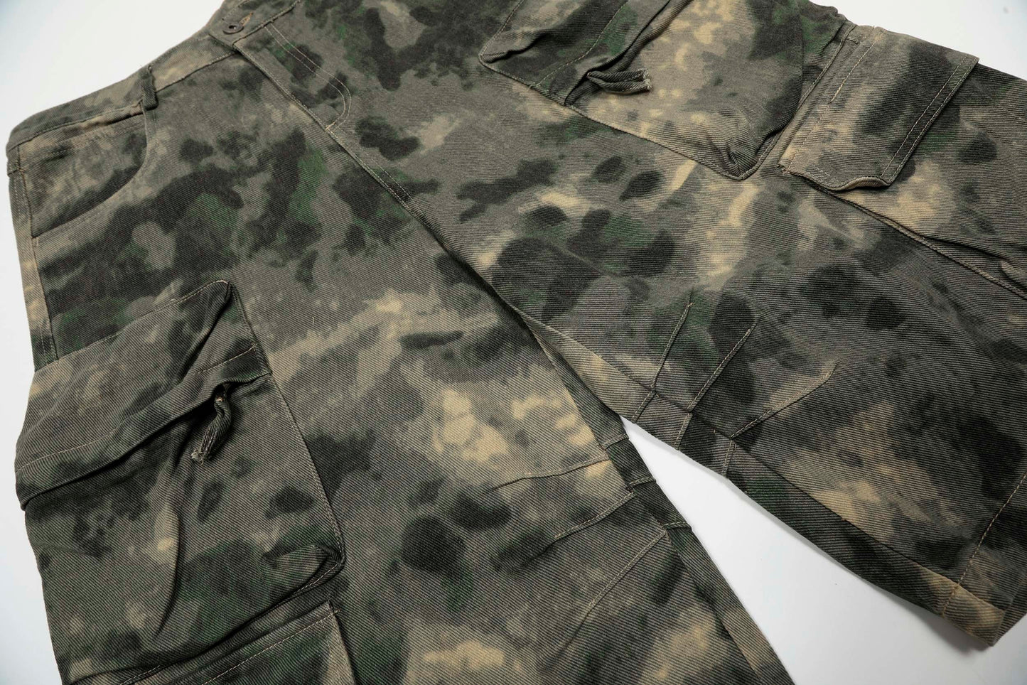 Camo-Print Baggy Cargo Jorts - Santo 