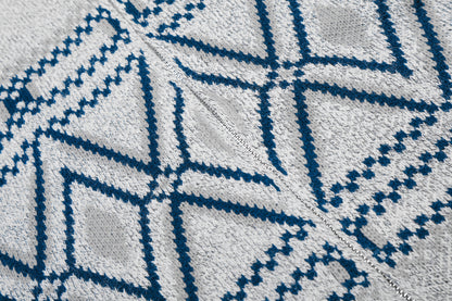 Pull texturé à rayures et à pompons