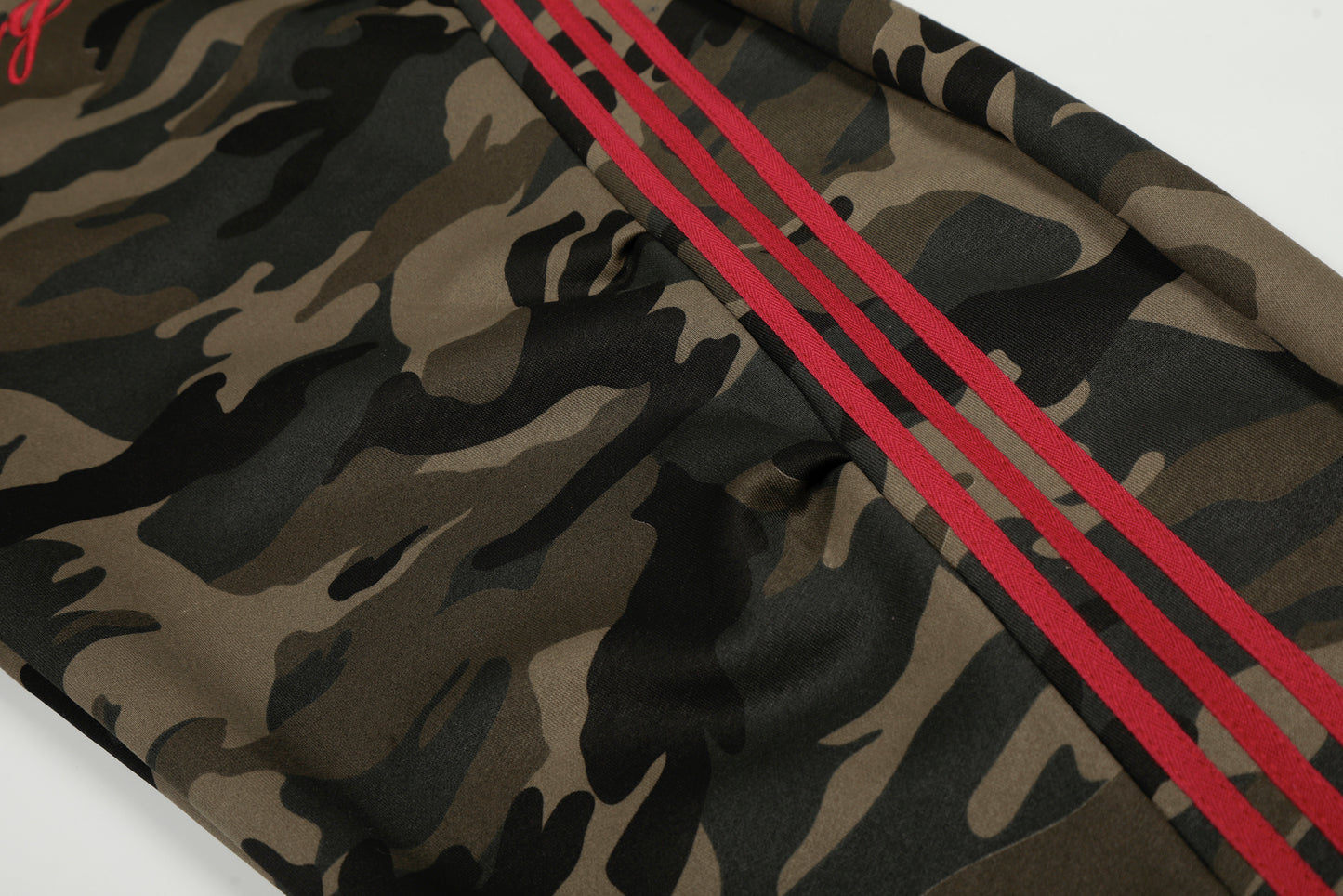 Retro Patchwork Embroidered Camouflage Barrel Pants